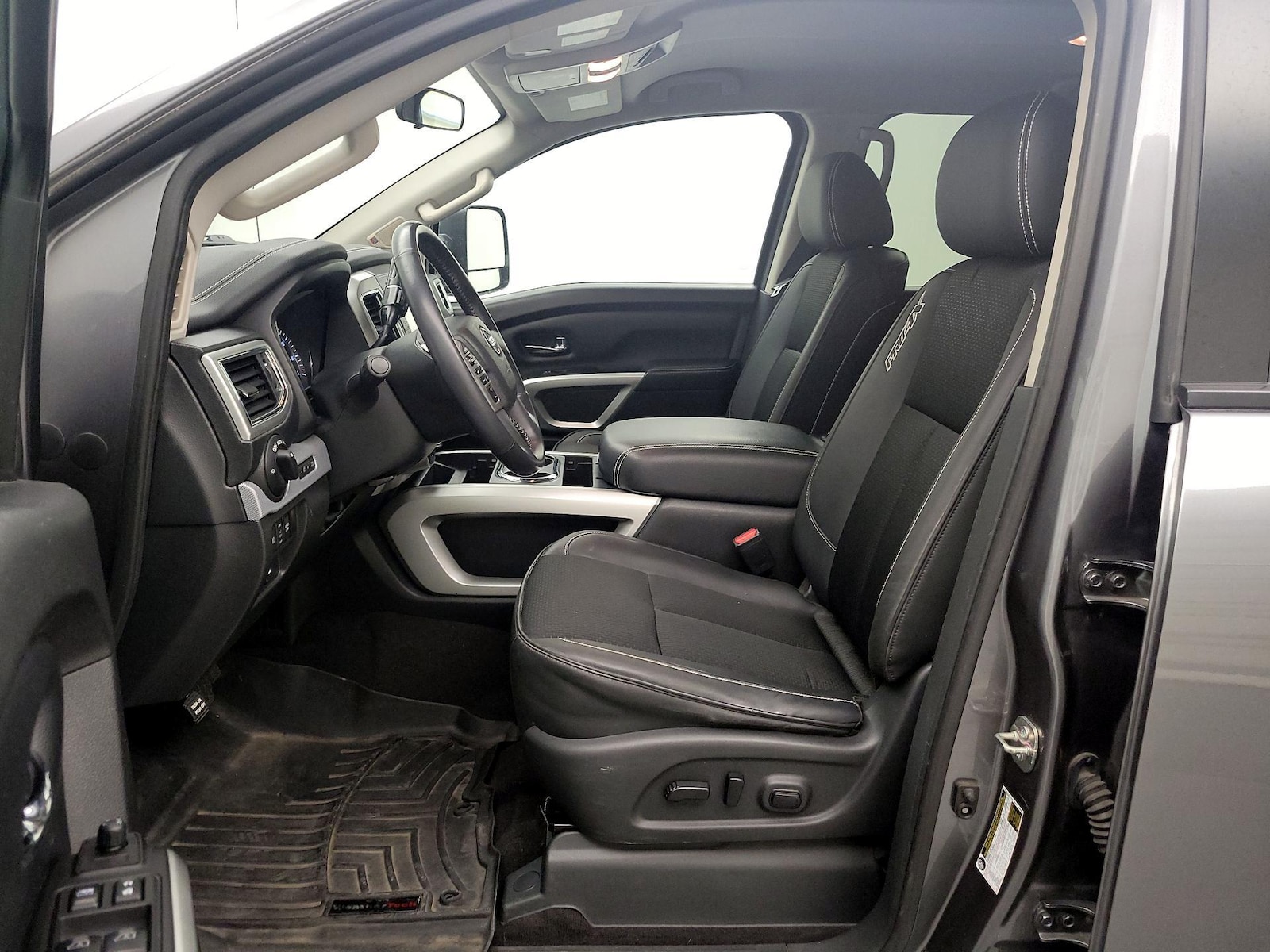 2017 Nissan Titan PRO-4X - Photo 12