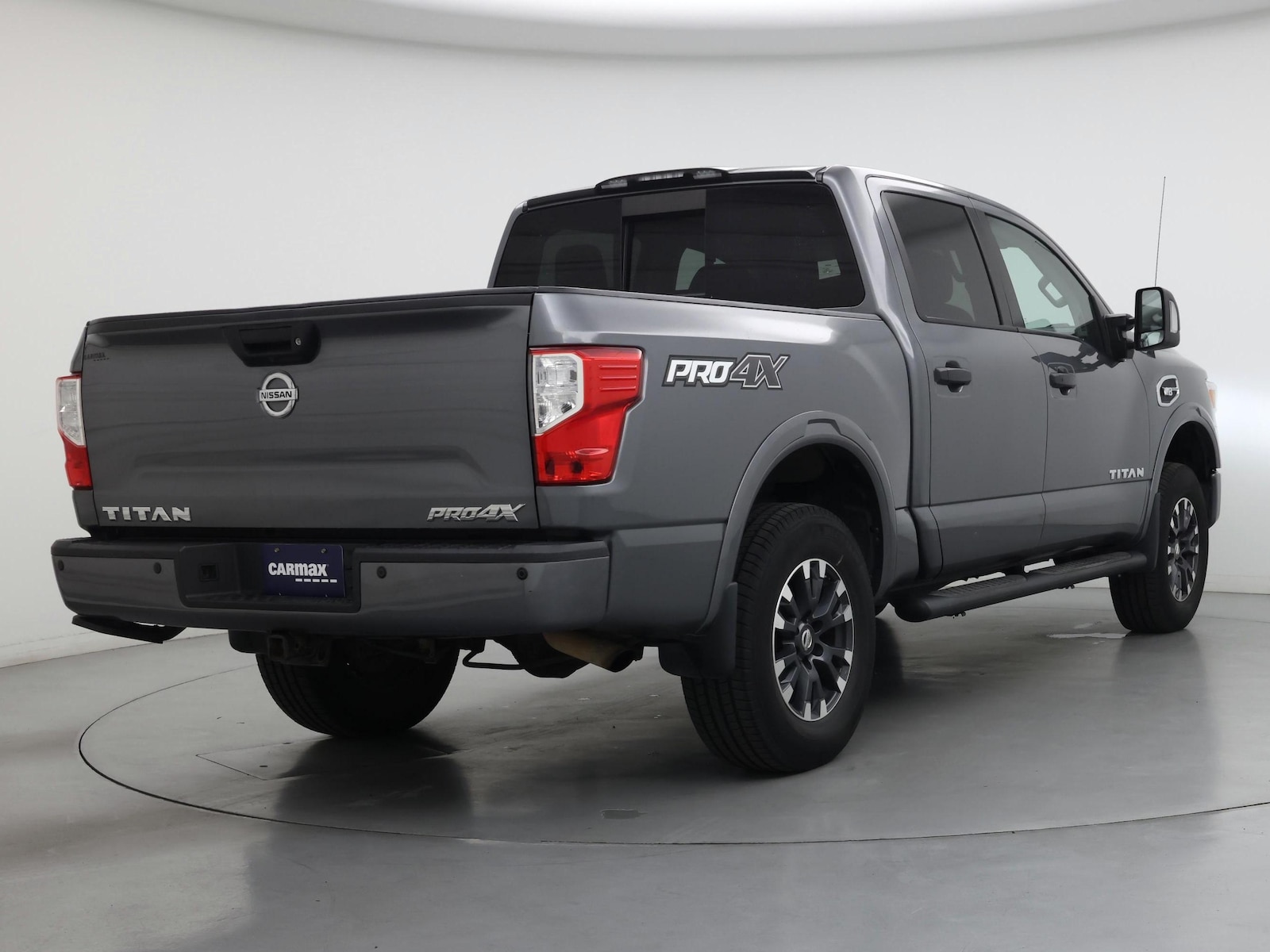 2017 Nissan Titan PRO-4X - Photo 9