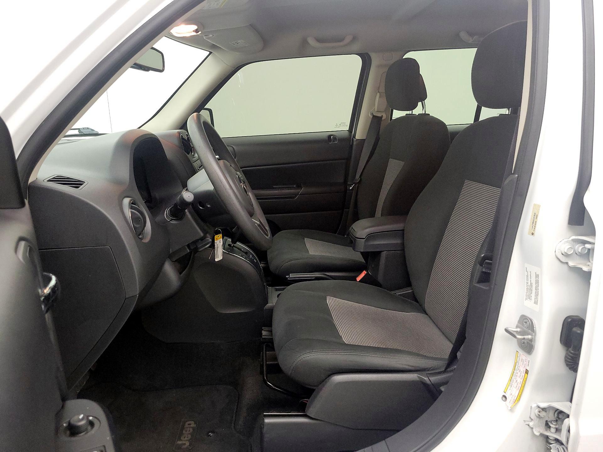 Thumbnail: 2014 Jeep Patriot - 11