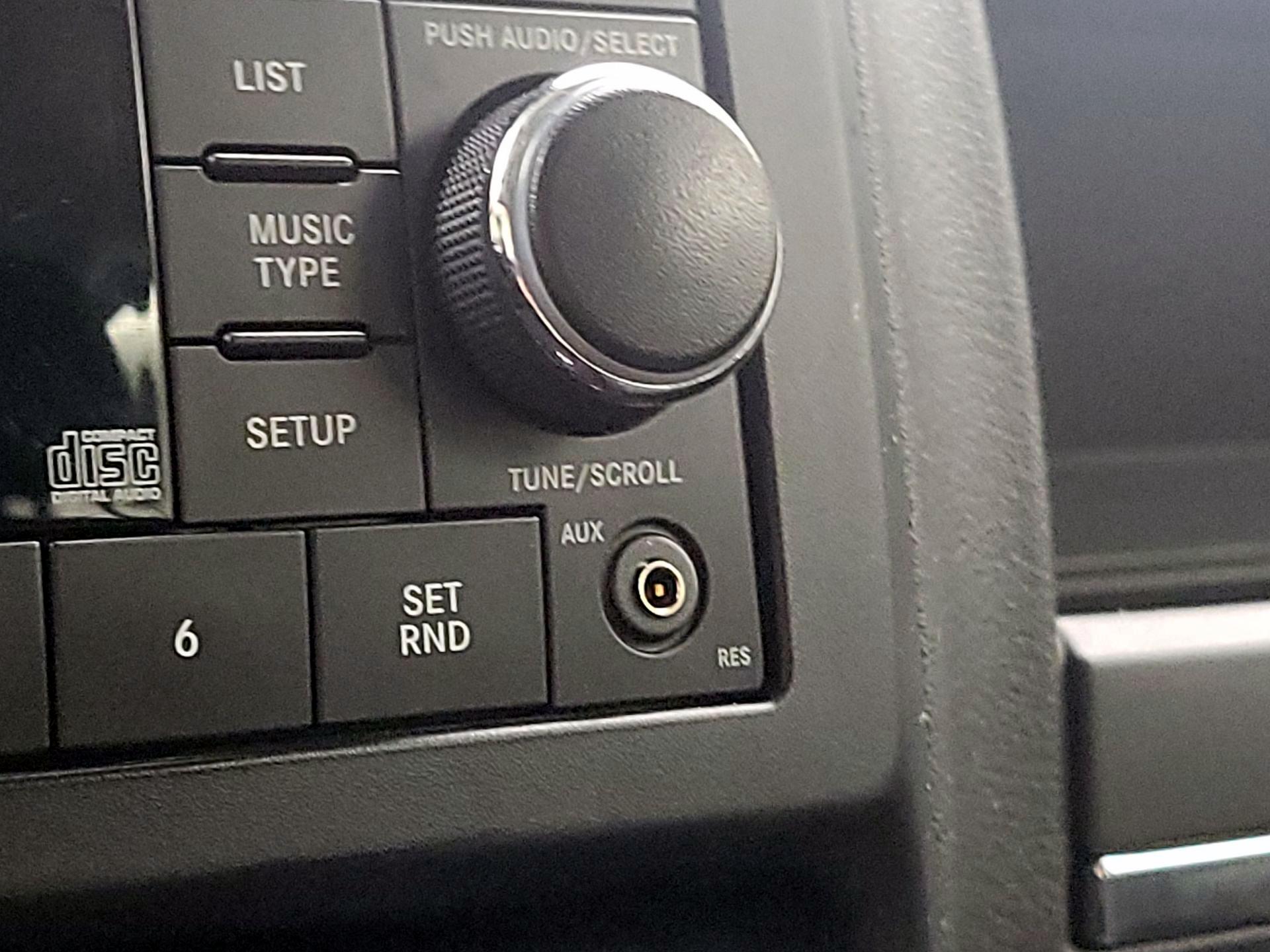 Thumbnail: 2014 Jeep Patriot - 16