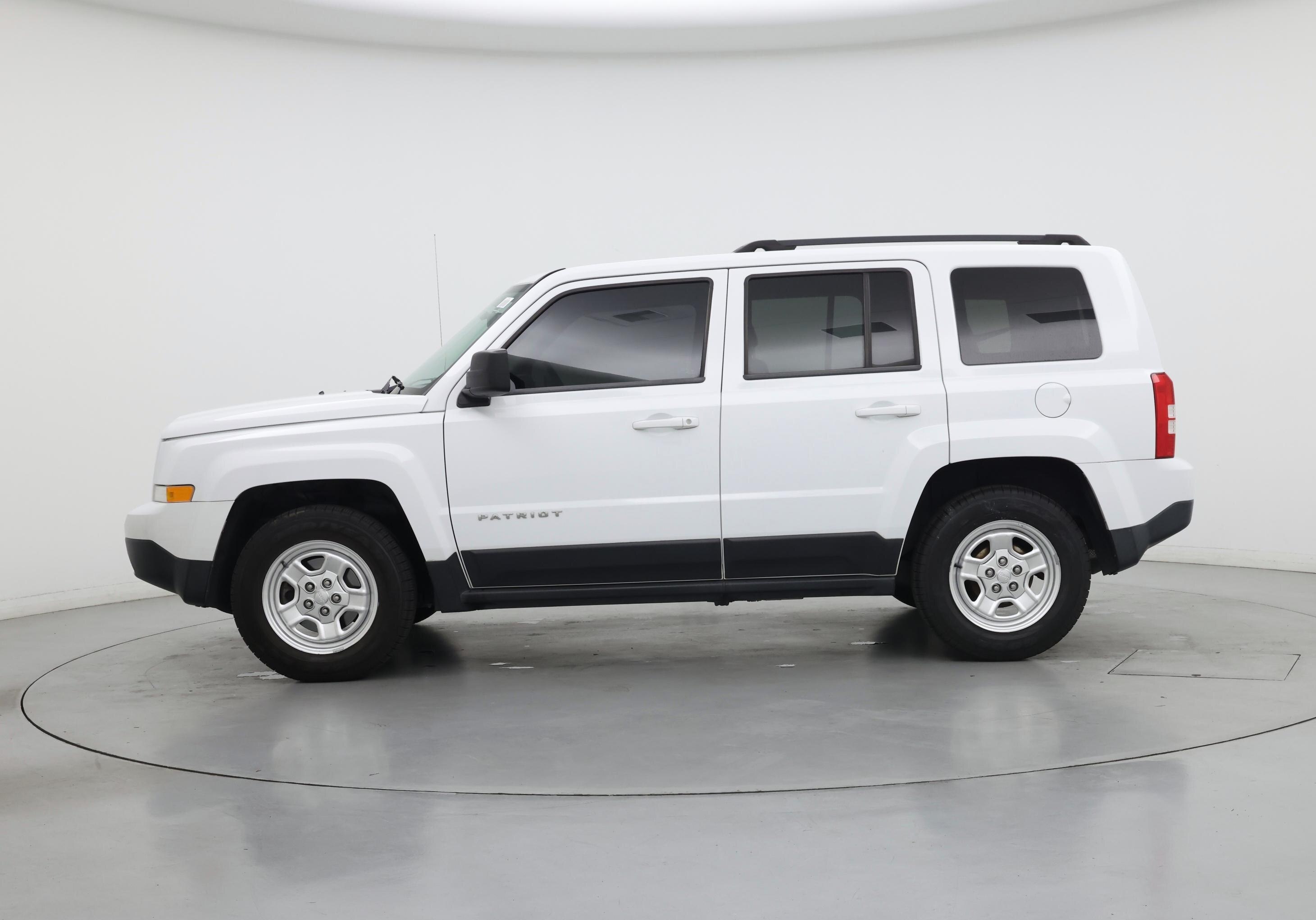 Thumbnail: 2014 Jeep Patriot - 3