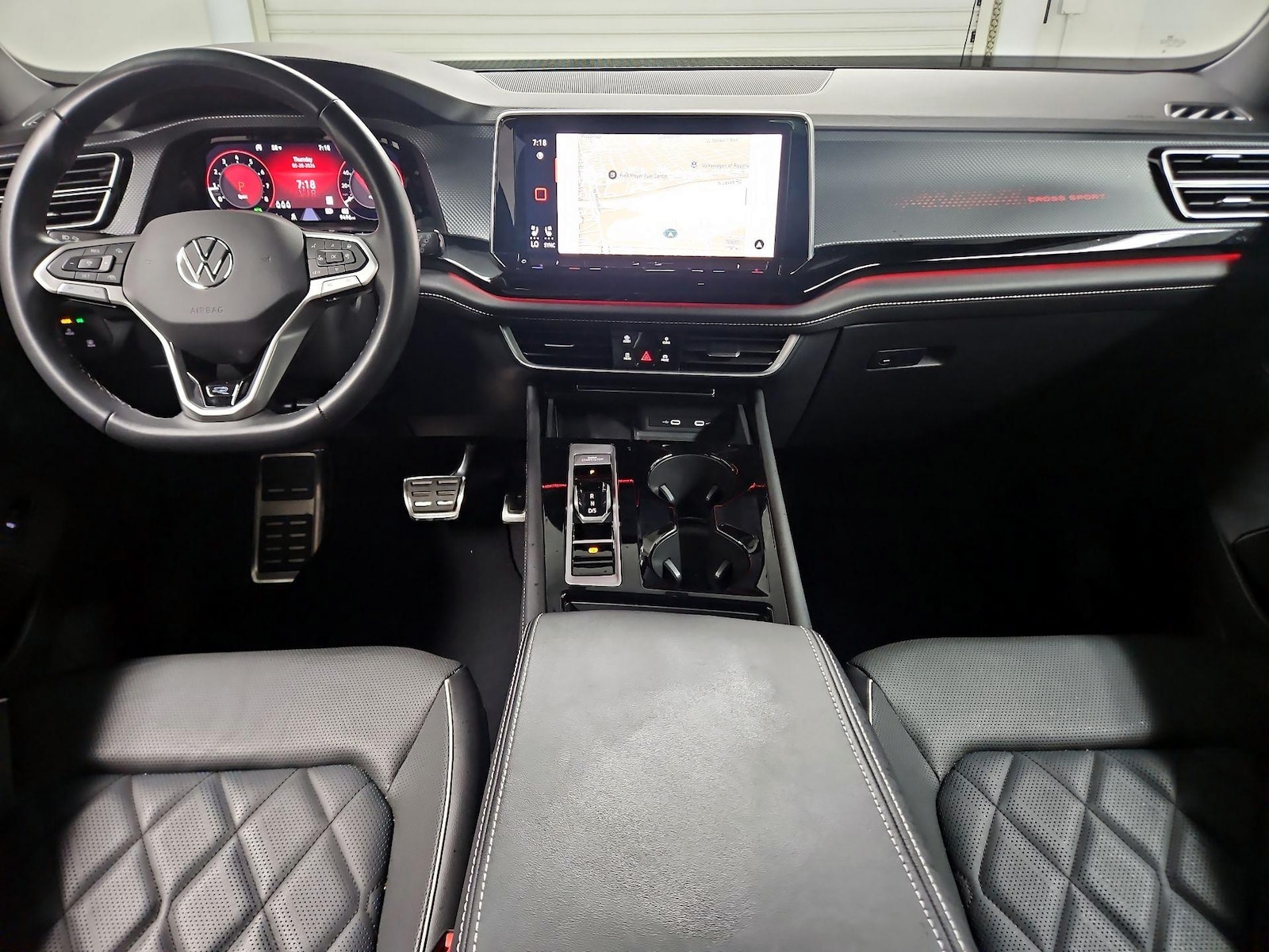 2024 Volkswagen Atlas Cross Sport SEL Premium R-LINE - Photo 10
