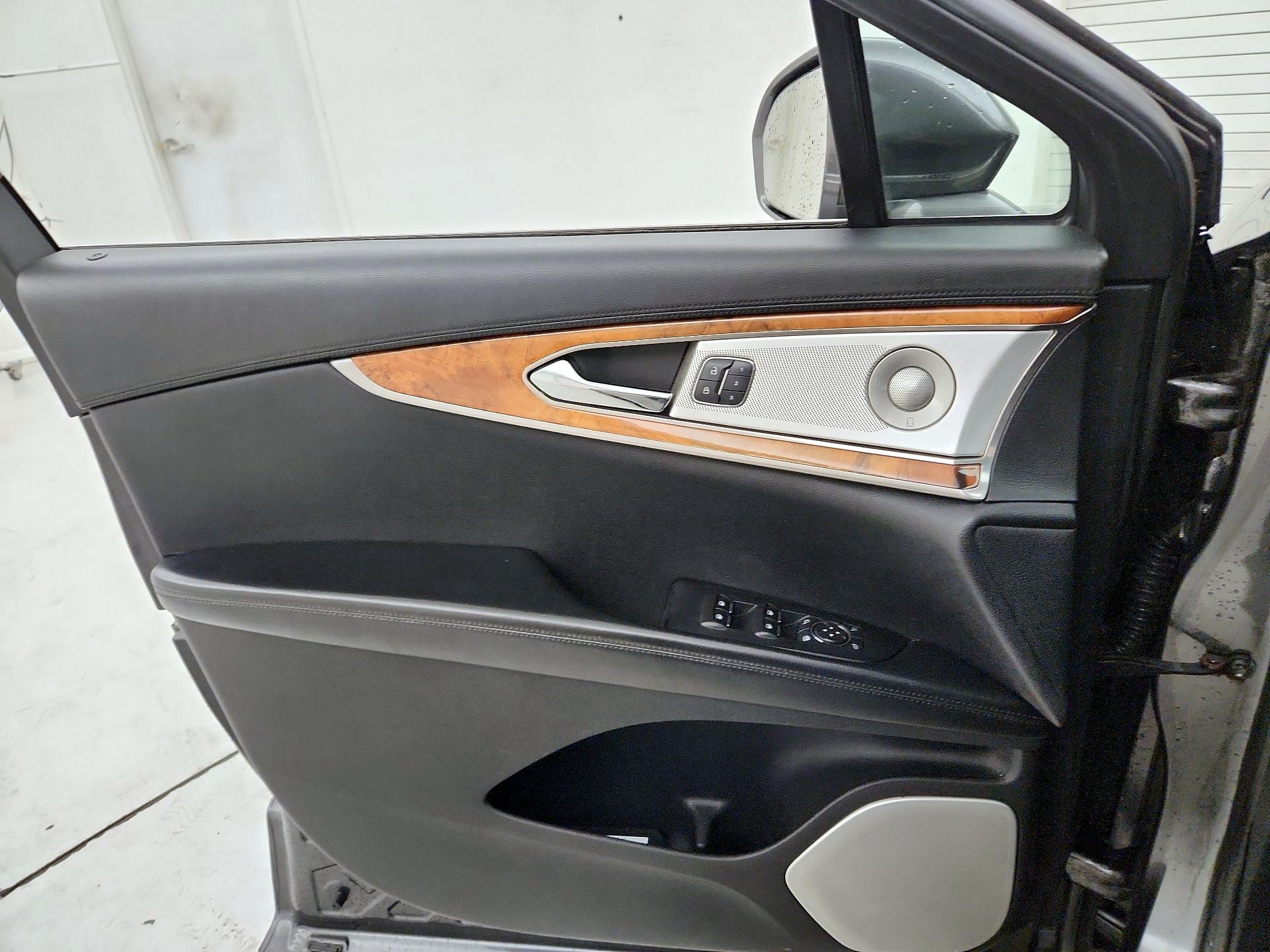 Thumbnail: 2017 Lincoln MKX - 12