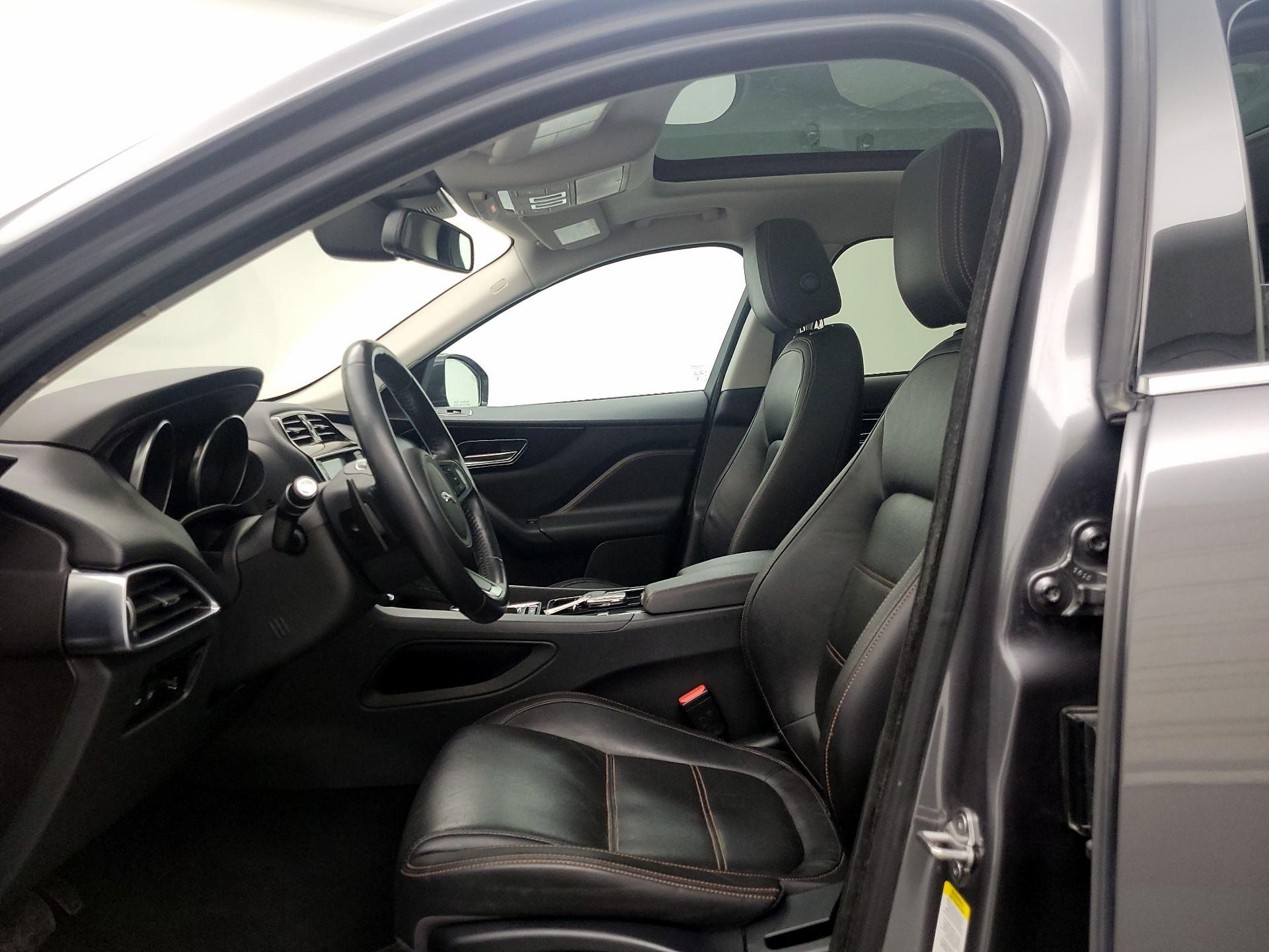 Thumbnail: 2018 Jaguar F-Pace - 11