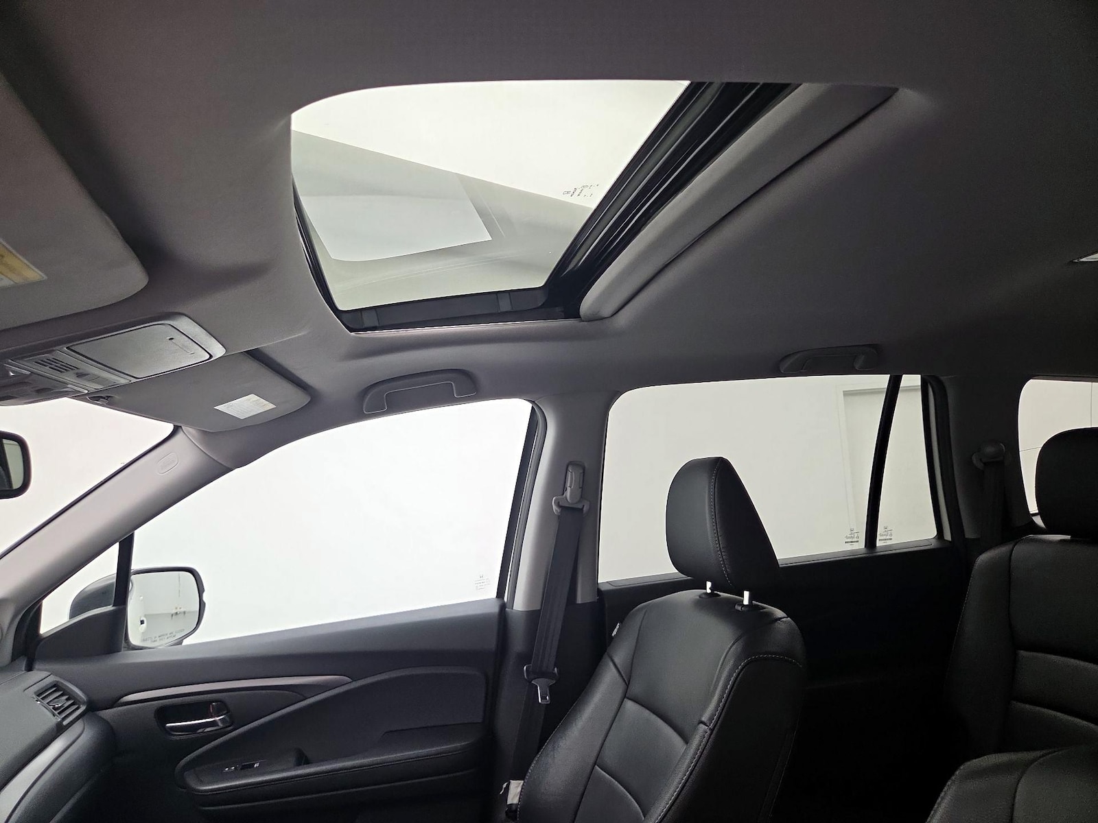 Sunroof(s) & Overhead Airbags