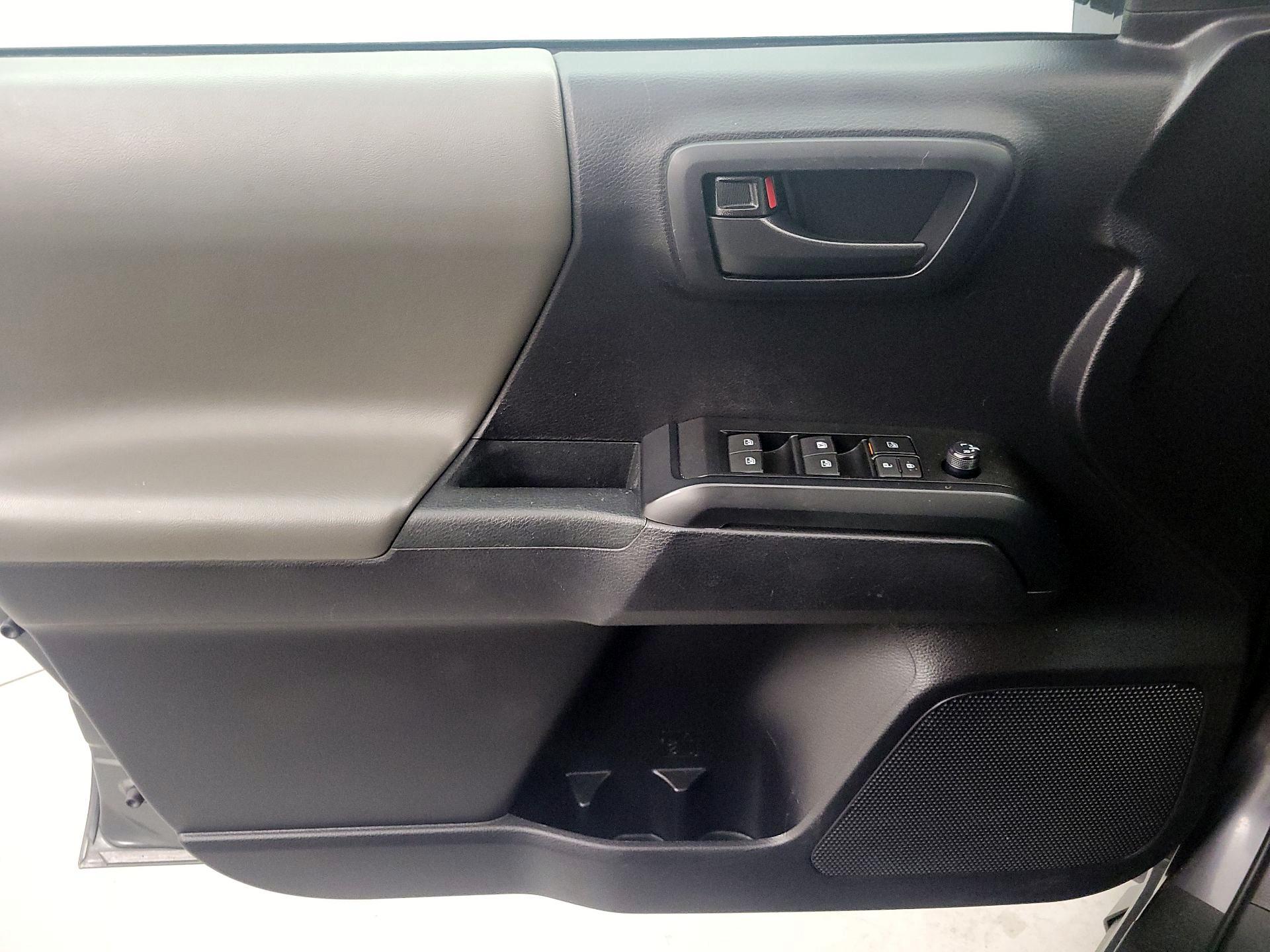 Thumbnail: 2020 Toyota Tacoma - 12