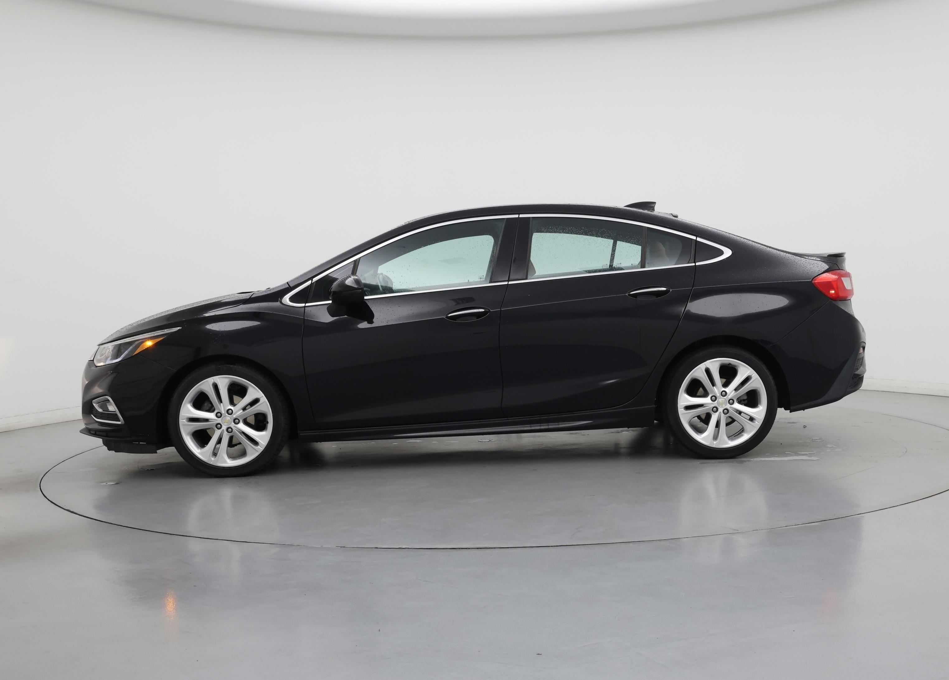 Thumbnail: 2016 Chevrolet Cruze - 3
