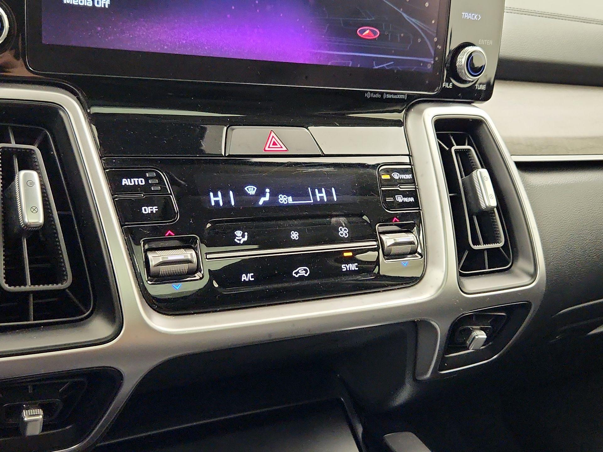 Thumbnail: 2022 Kia Sorento - 17