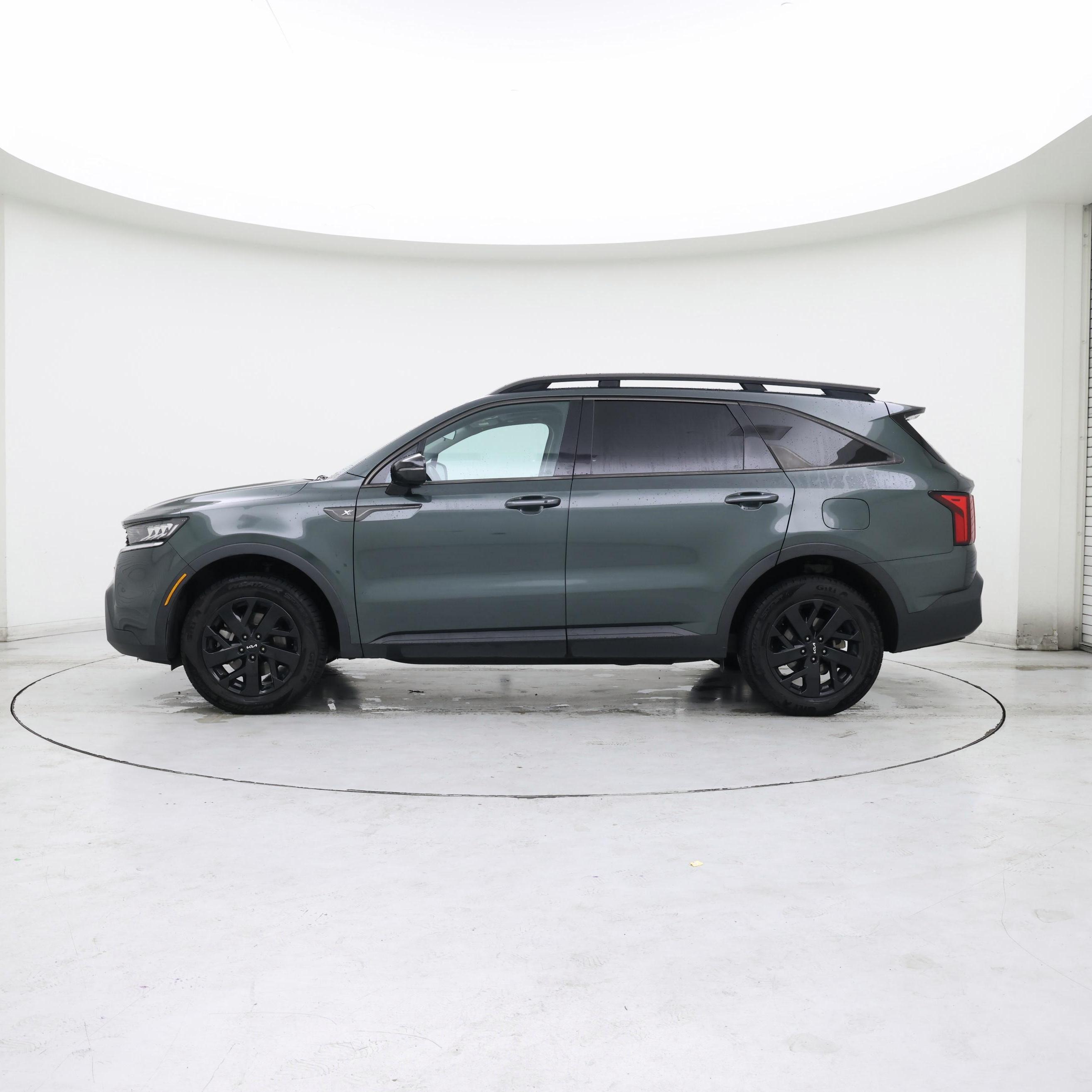 Thumbnail: 2022 Kia Sorento - 3