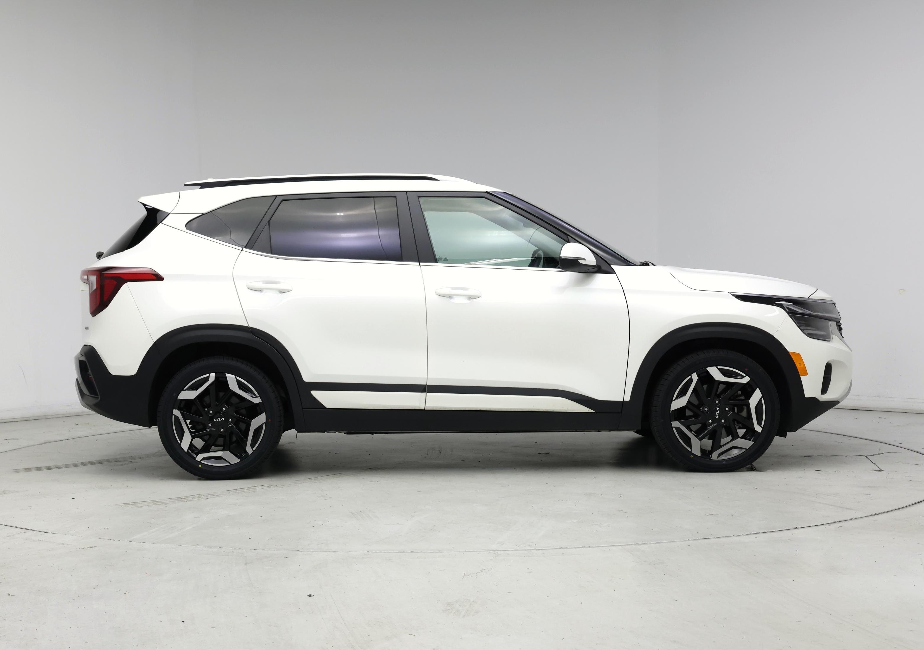 Thumbnail: 2024 Kia Seltos - 7