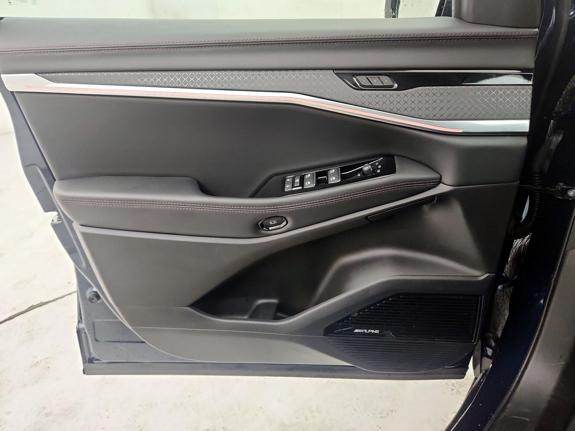 Thumbnail: 2025 Jeep Wagoneer S - 12