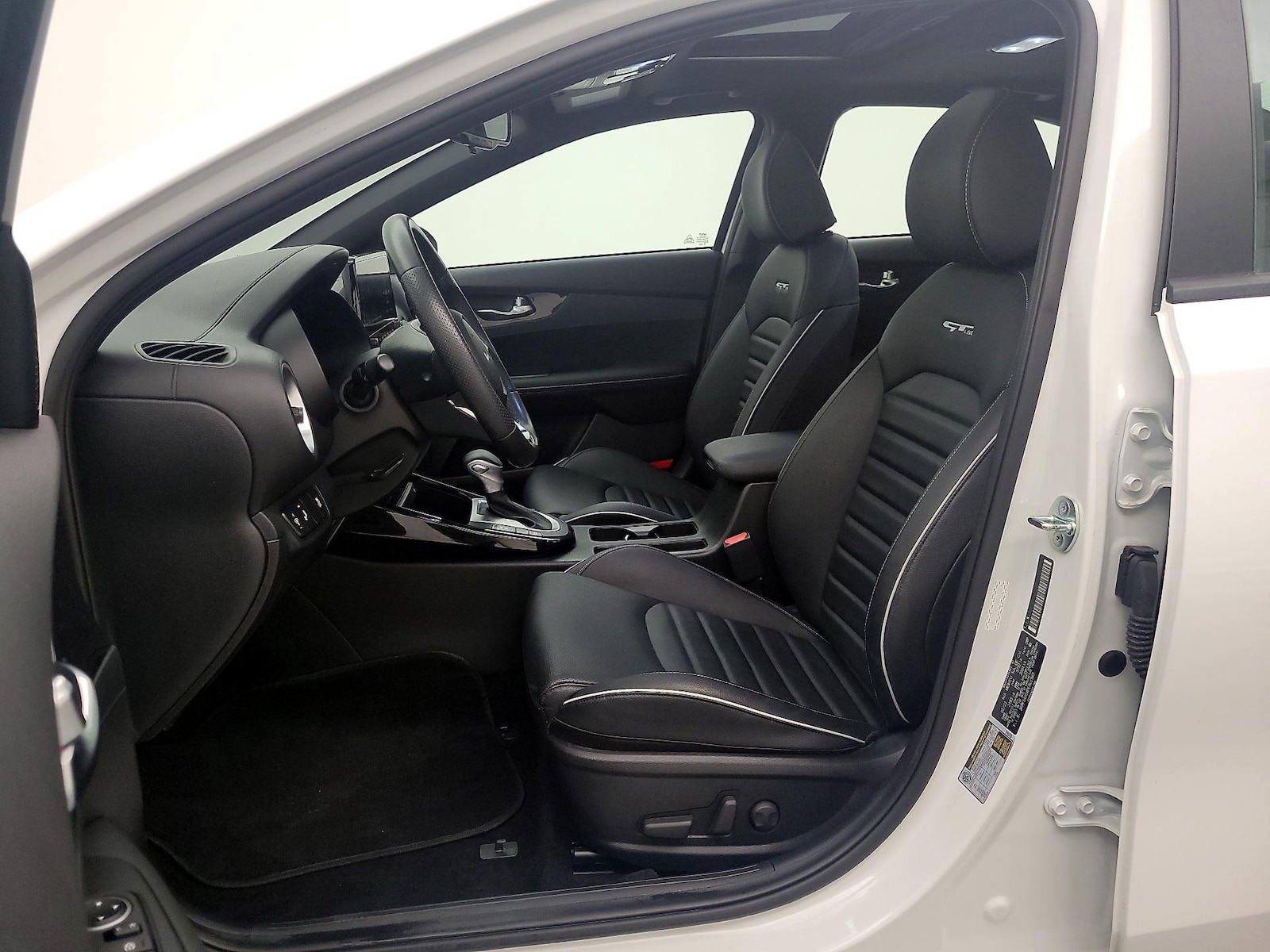 2023 Kia Forte GT-Line - Photo 12