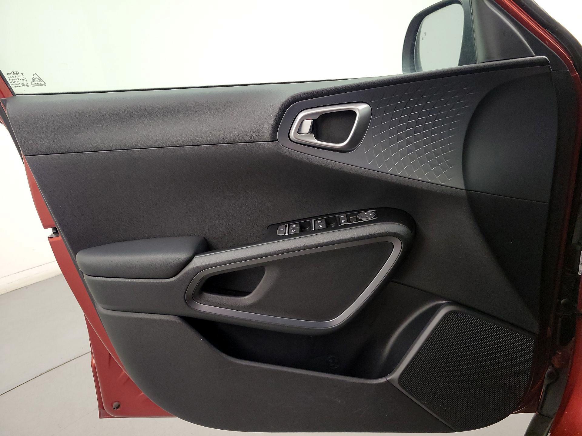 Thumbnail: 2020 Kia Soul - 12
