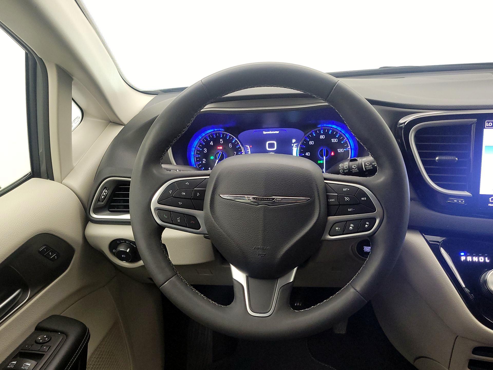 Thumbnail: 2023 Chrysler Pacifica - 10