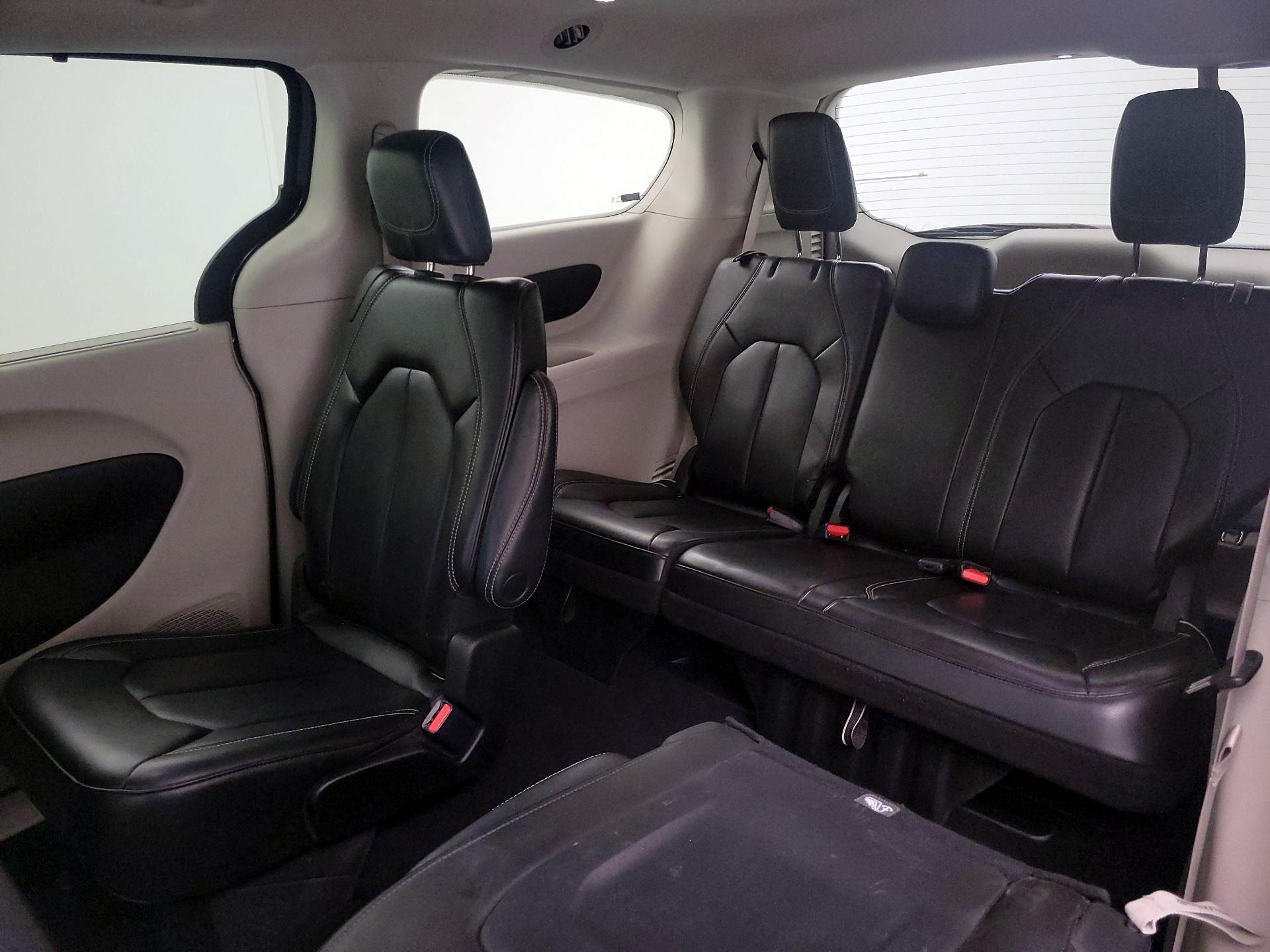 Thumbnail: 2023 Chrysler Pacifica - 20
