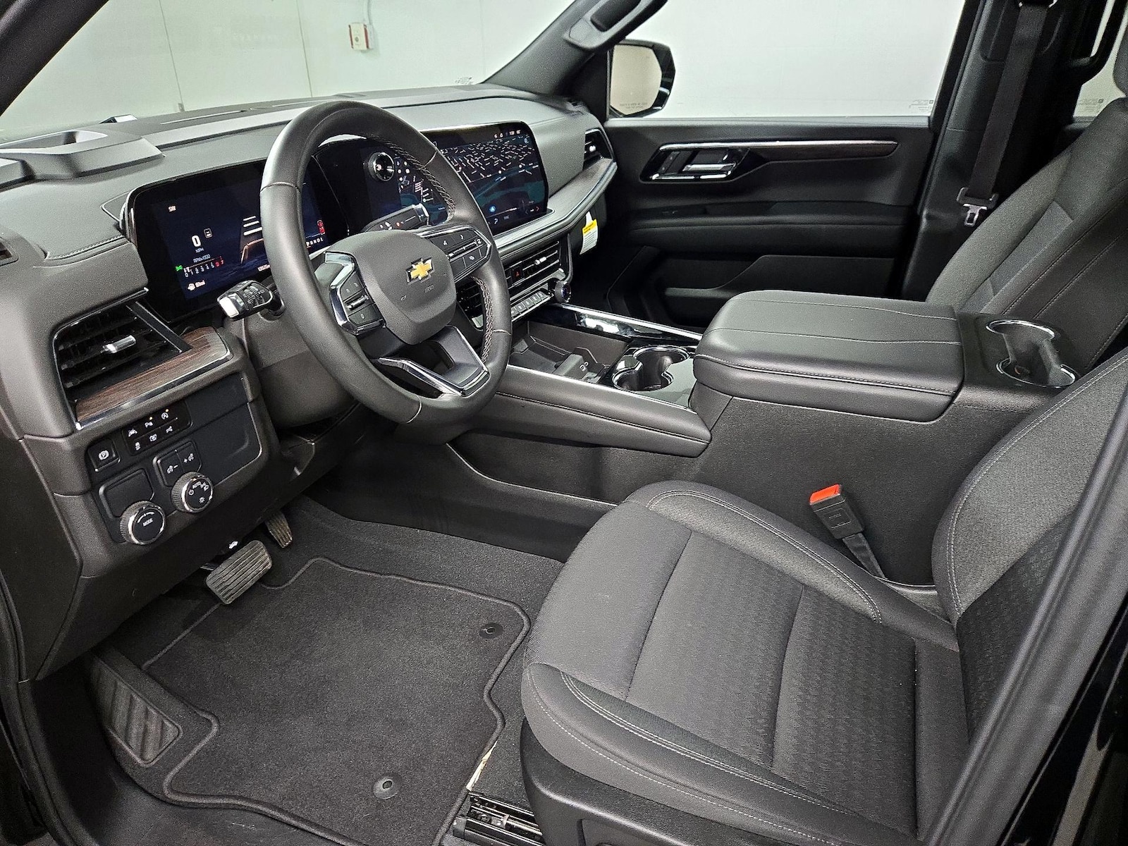 2025 Chevrolet Suburban LS - Photo 12