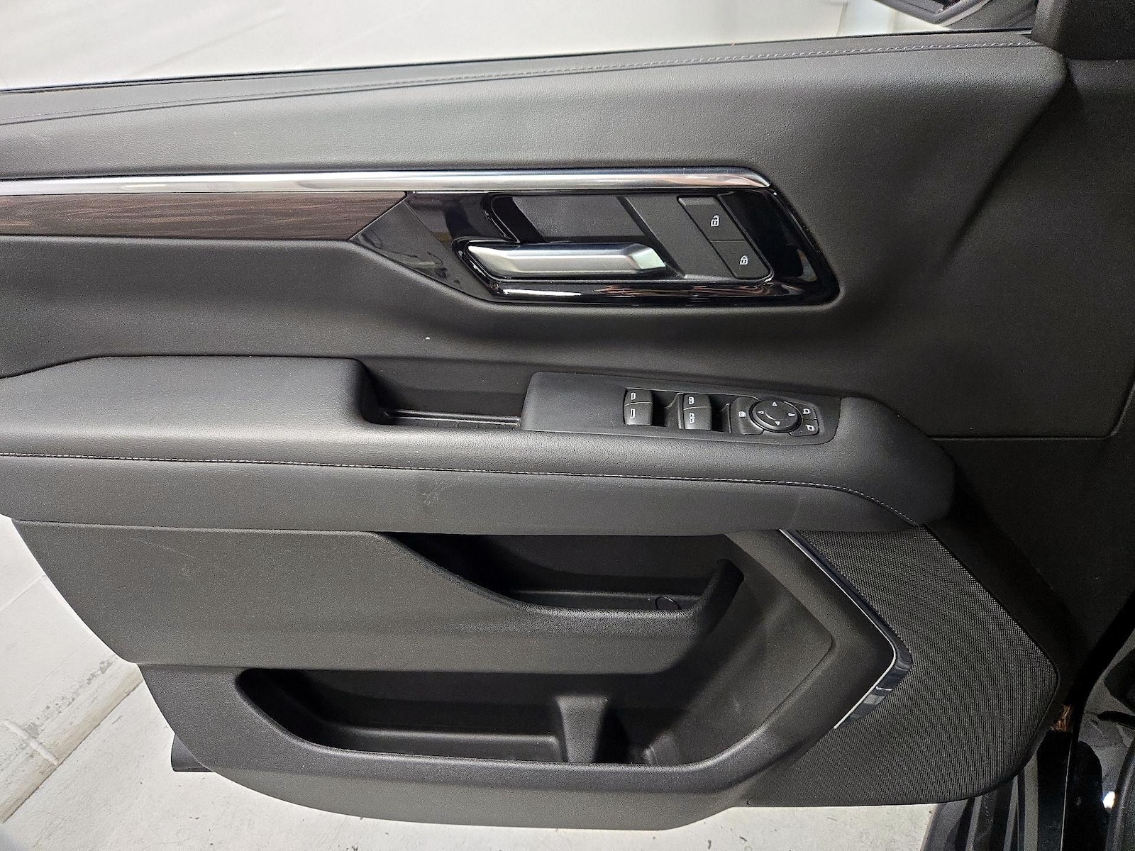 2025 Chevrolet Suburban LS - Photo 13