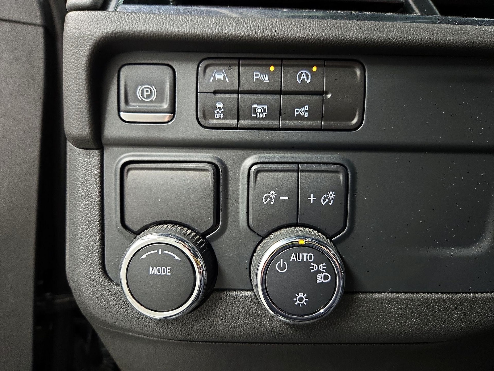 2025 Chevrolet Suburban LS - Photo 14