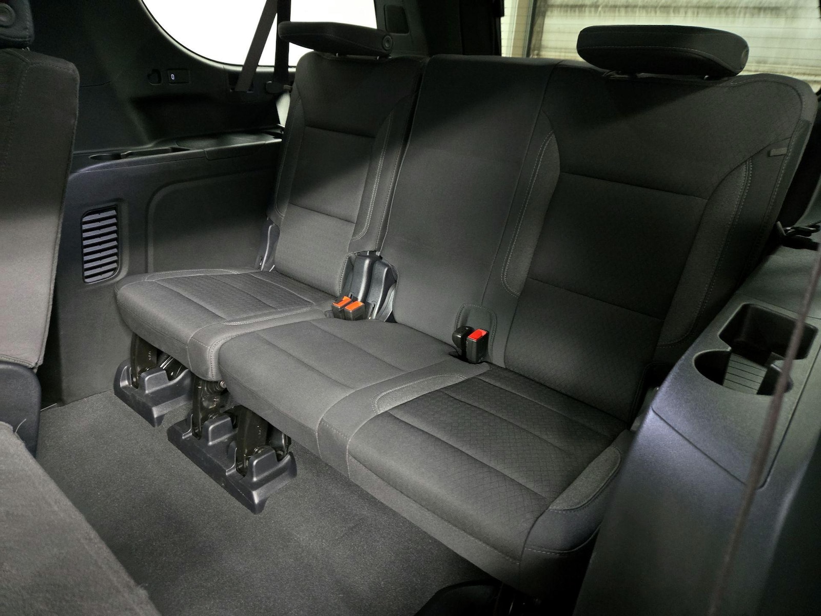 2025 Chevrolet Suburban LS - Photo 22