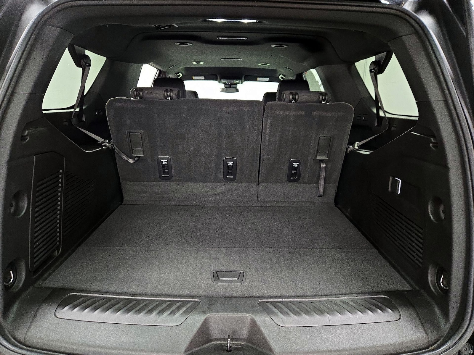 2025 Chevrolet Suburban LS - Photo 23