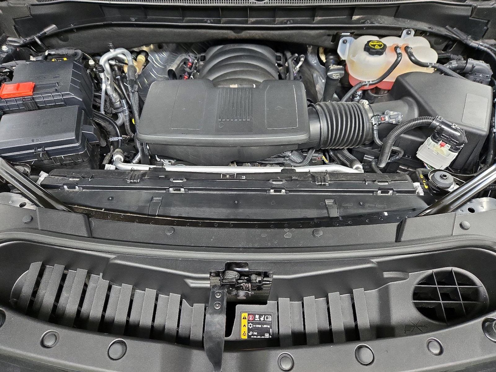 2025 Chevrolet Suburban LS - Photo 25