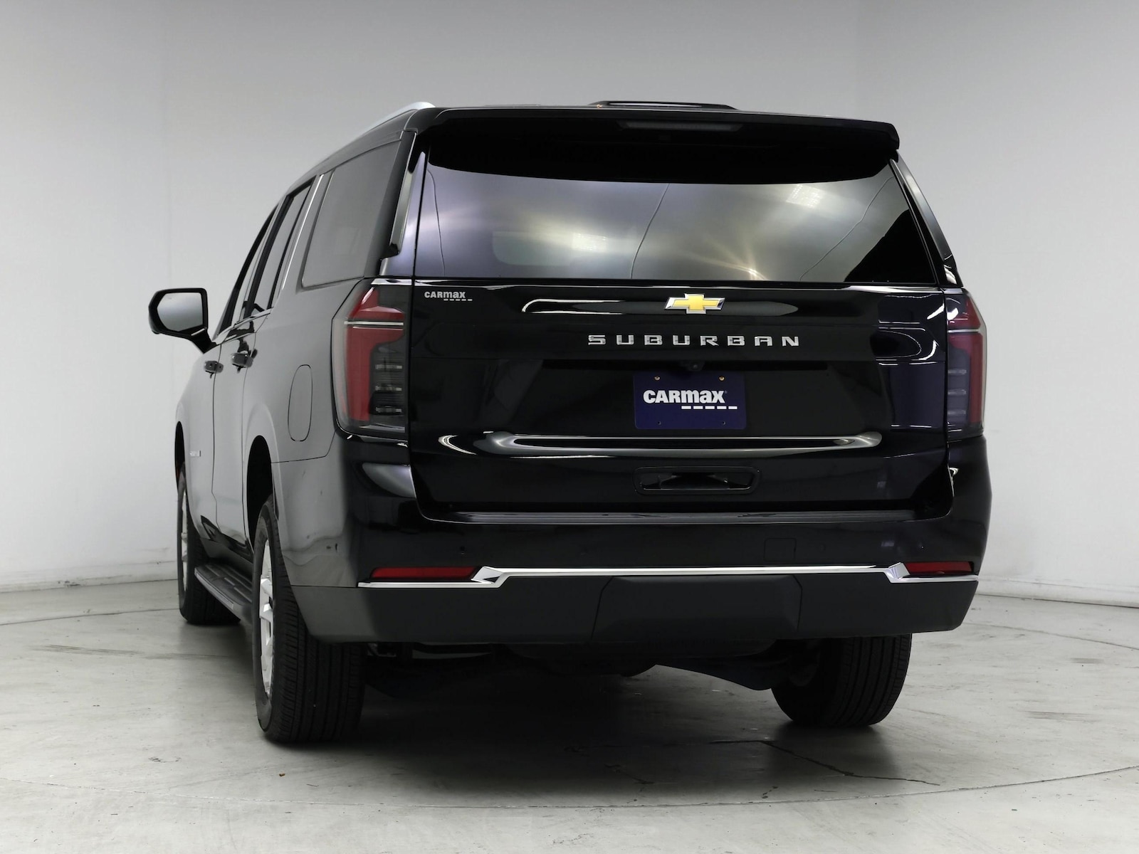 2025 Chevrolet Suburban LS - Photo 7