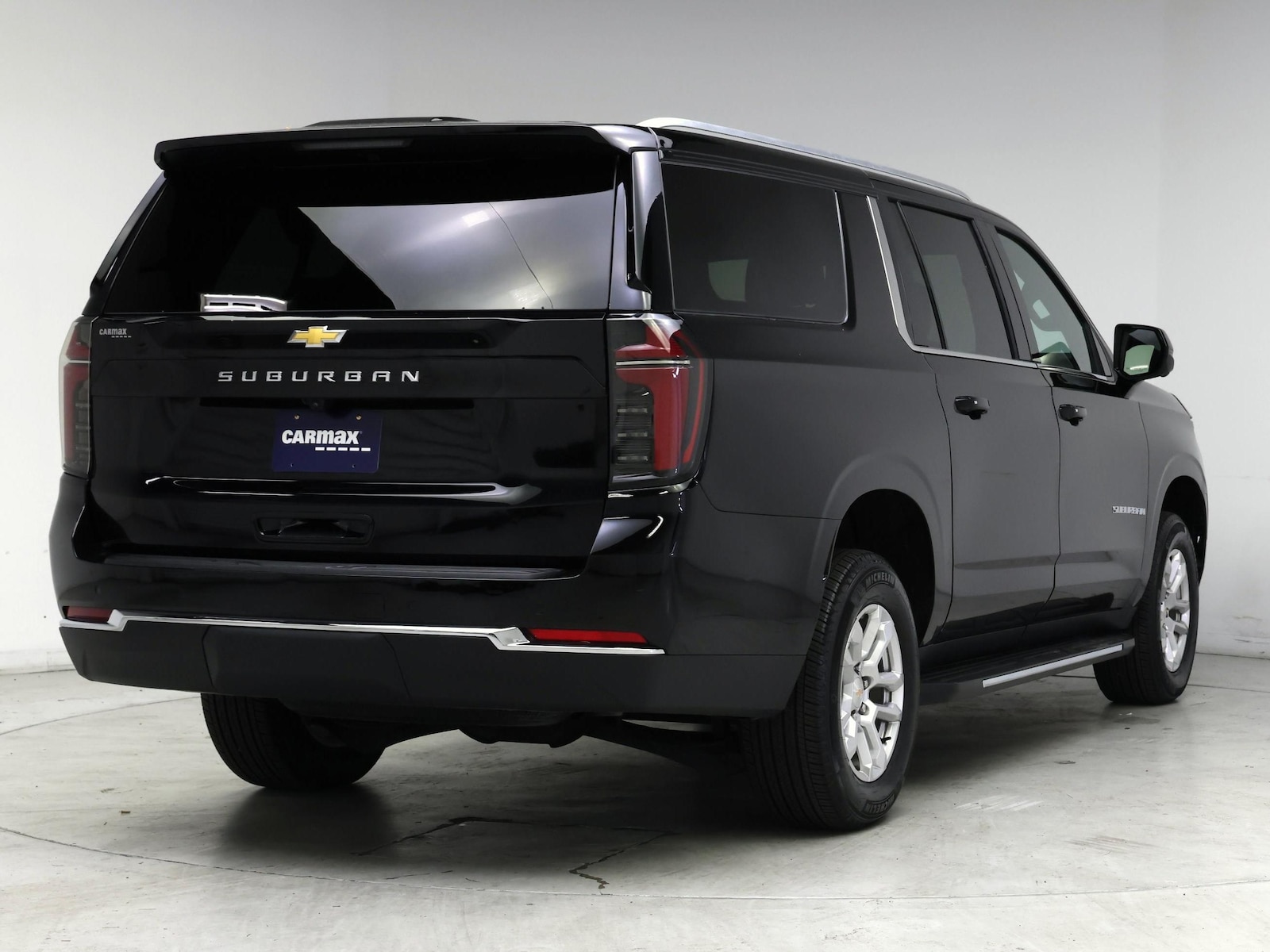 2025 Chevrolet Suburban LS - Photo 9