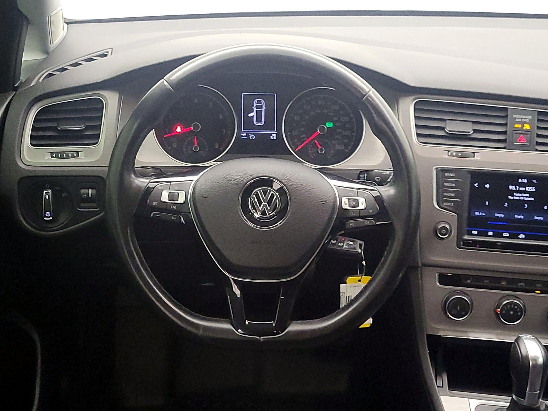 Thumbnail: 2017 Volkswagen Golf - 10