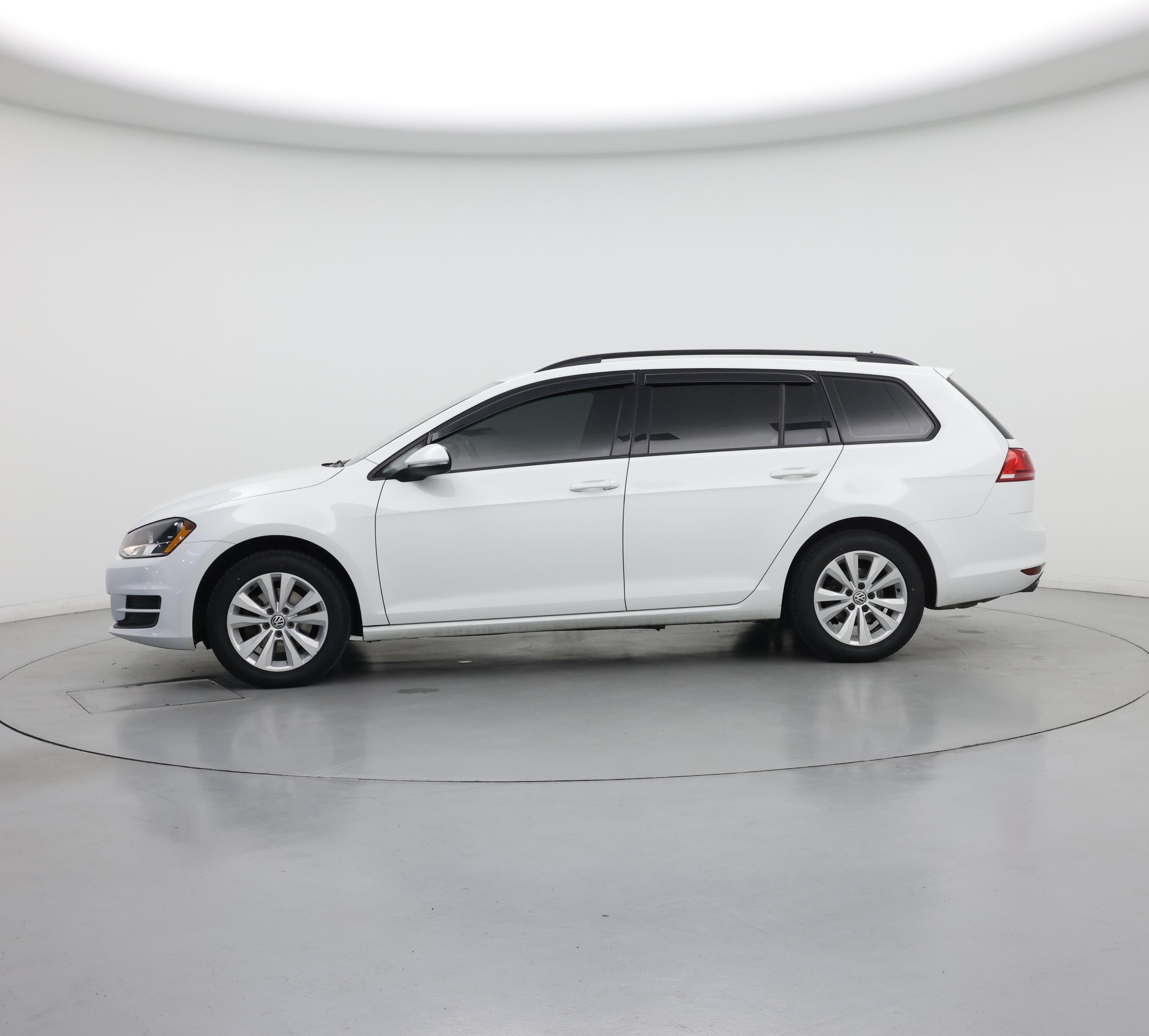 Thumbnail: 2017 Volkswagen Golf - 3