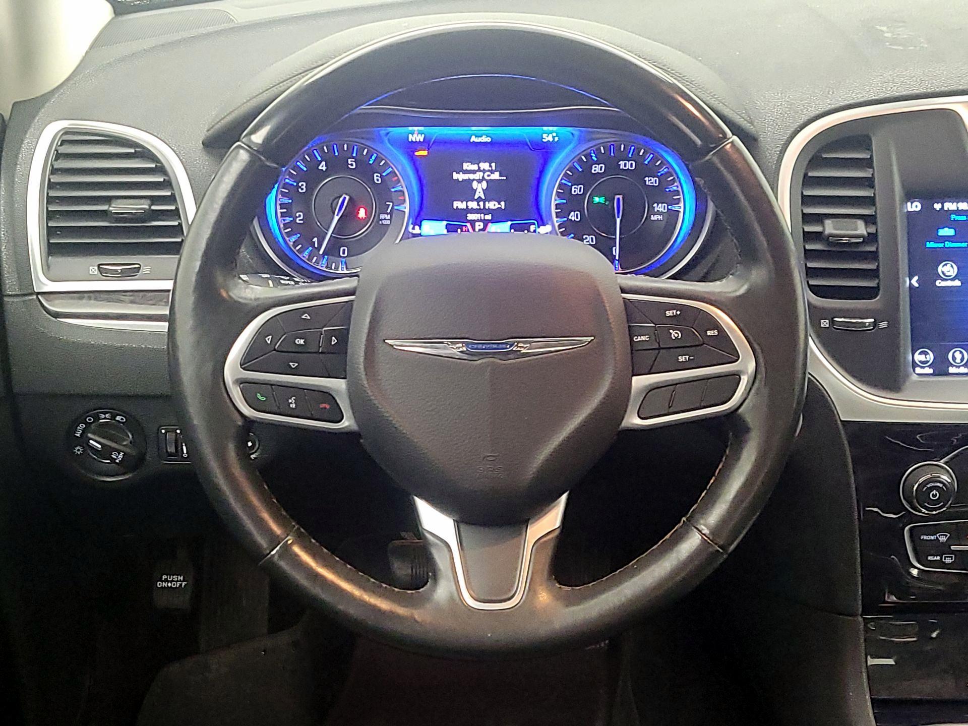 Thumbnail: 2019 Chrysler 300 - 10