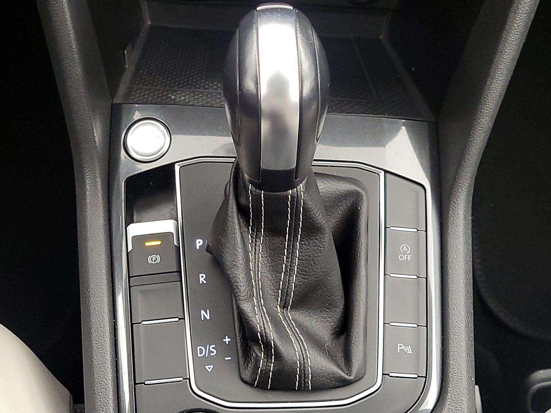 Thumbnail: 2021 Volkswagen Tiguan - 18