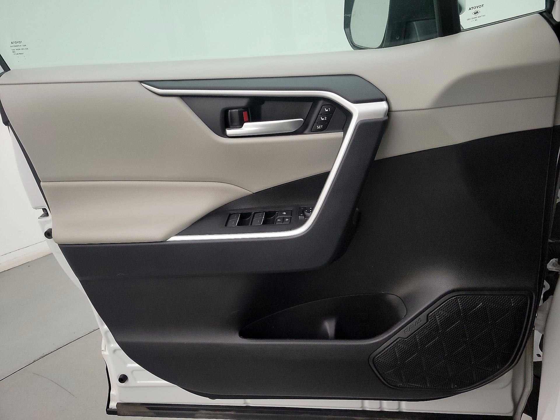 Thumbnail: 2025 Toyota RAV4 - 12