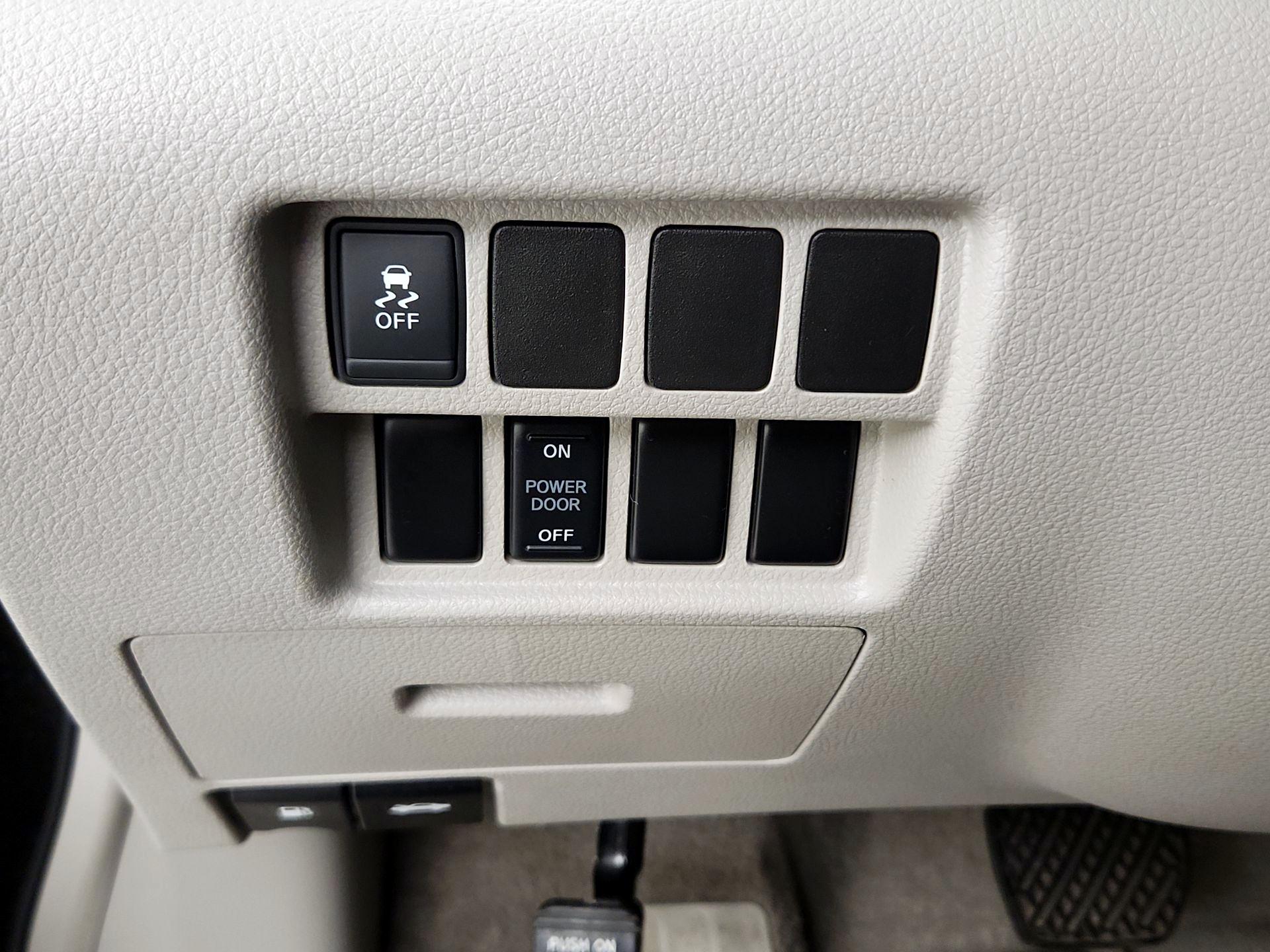 Thumbnail: 2016 Nissan Quest - 13