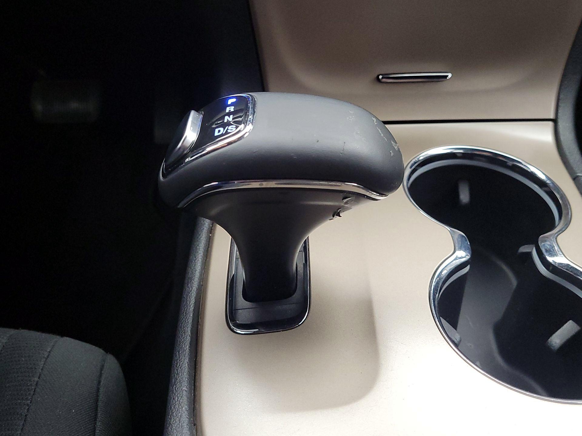 Thumbnail: 2015 Jeep Grand Cherokee - 17