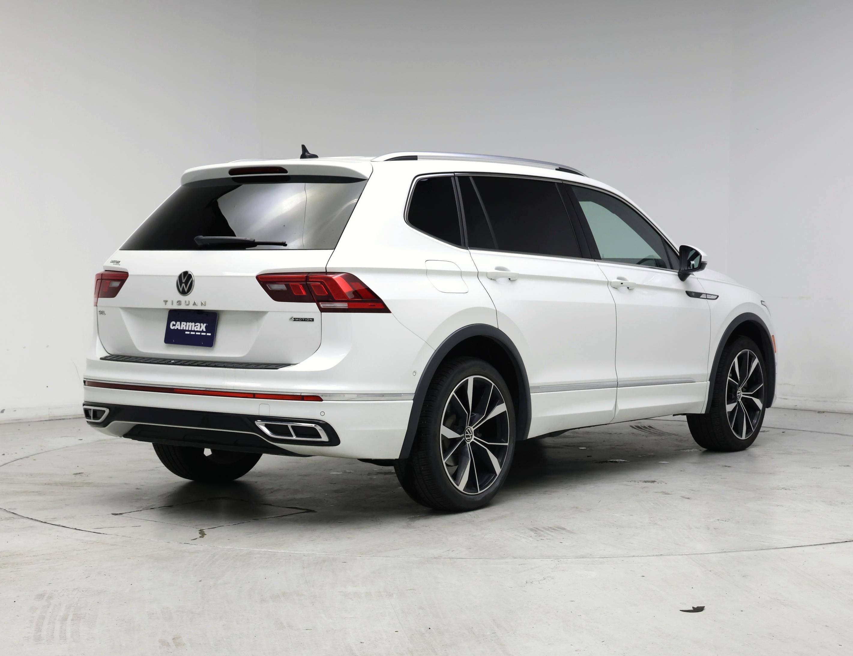 Thumbnail: 2022 Volkswagen Tiguan - 8