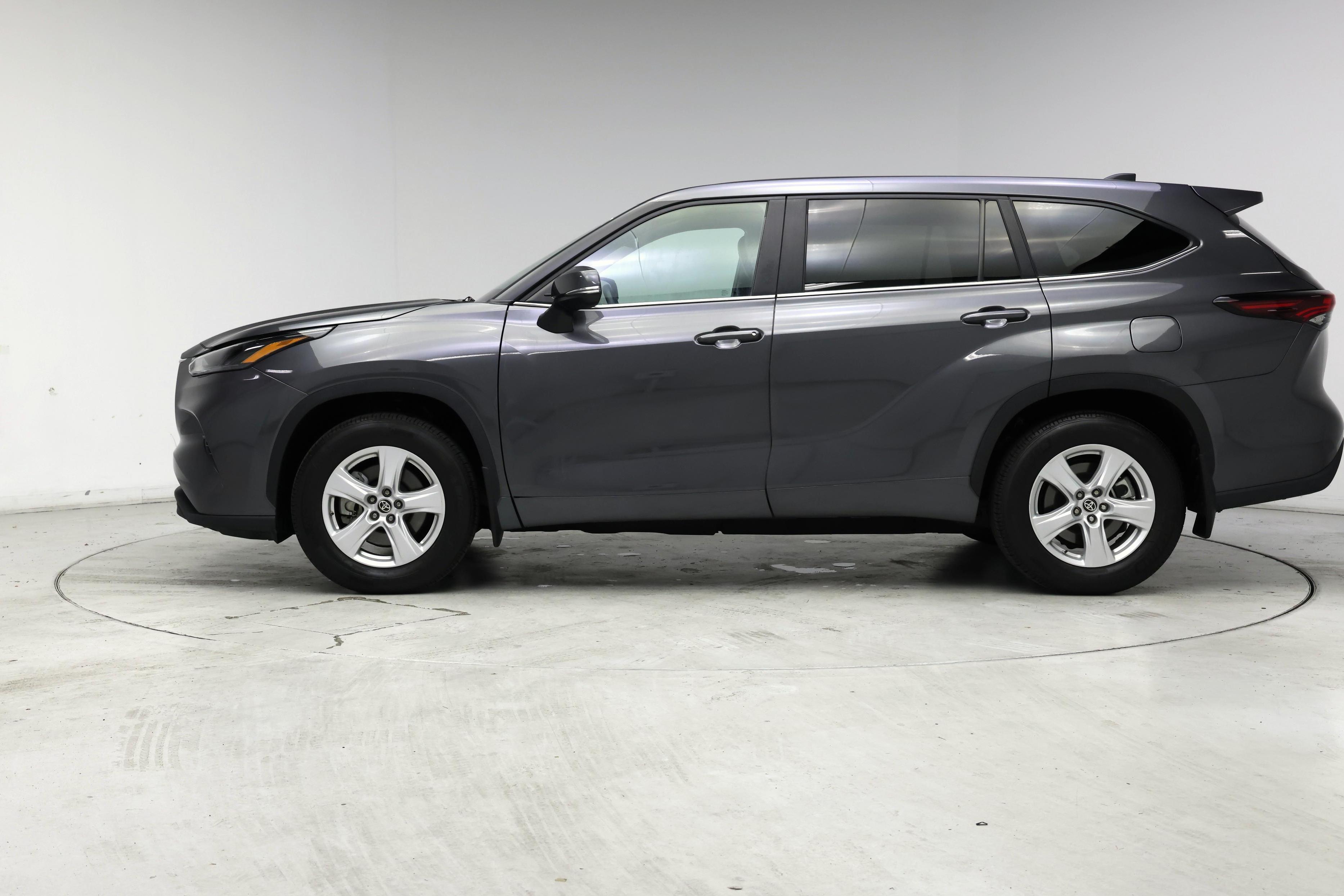 Thumbnail: 2024 Toyota Highlander - 3