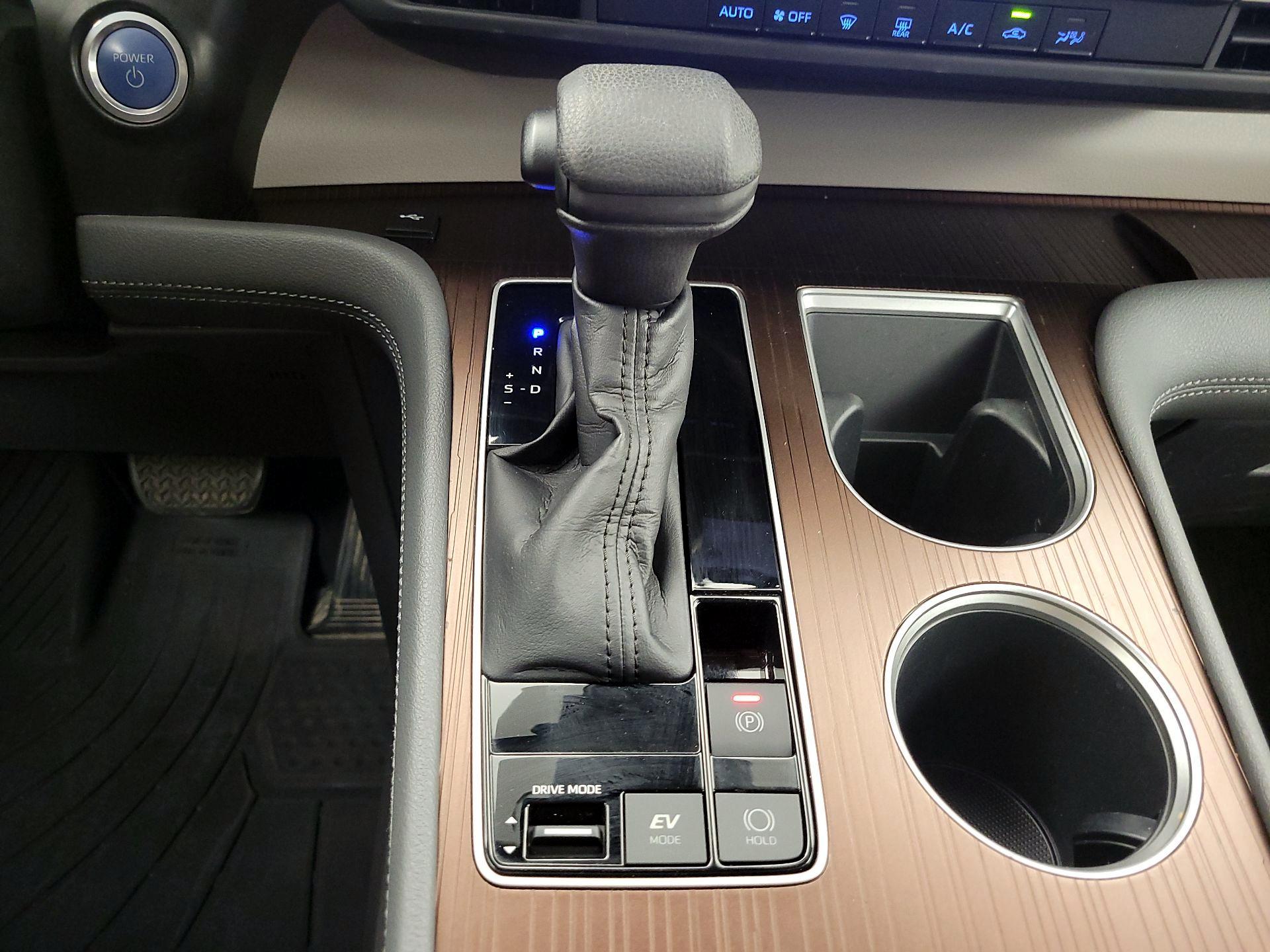 Thumbnail: 2022 Toyota Sienna - 18