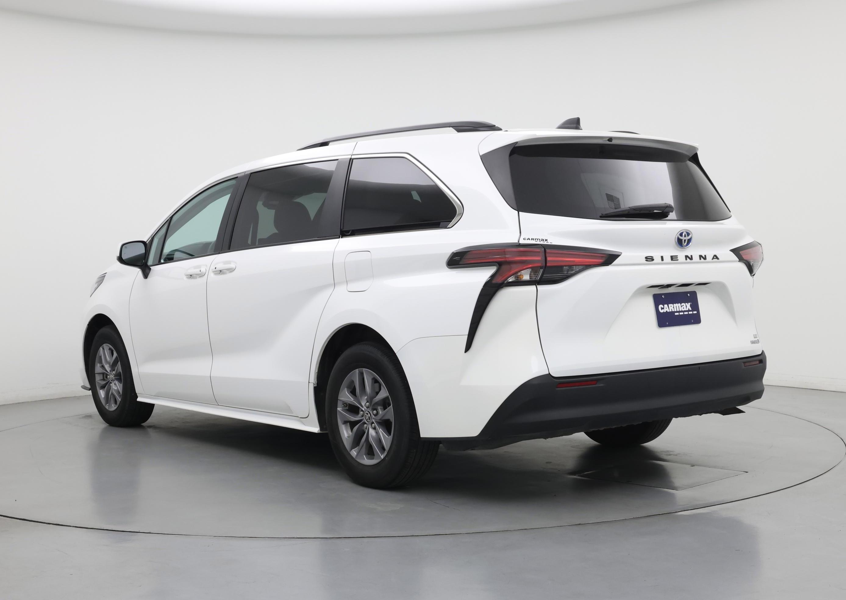 Thumbnail: 2022 Toyota Sienna - 2