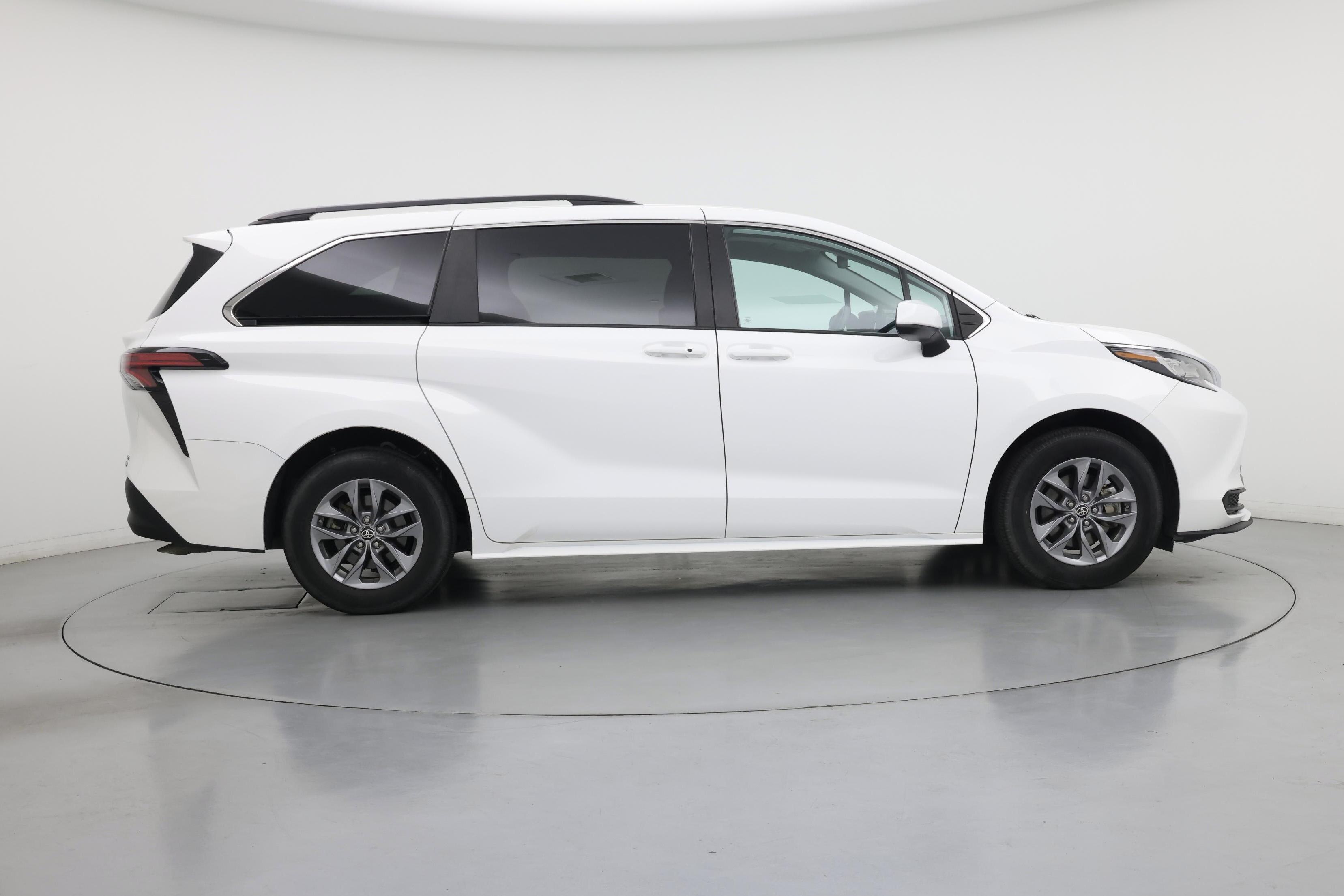 Thumbnail: 2022 Toyota Sienna - 7