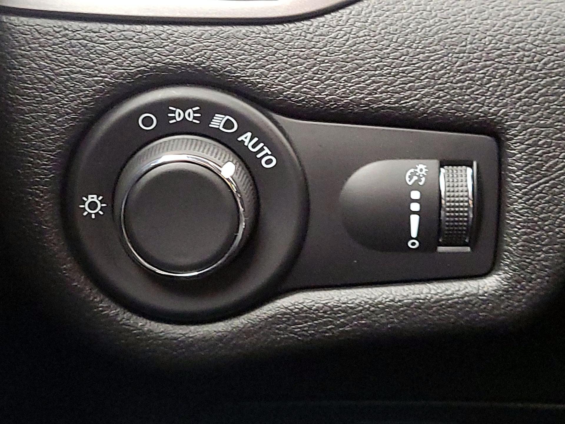Thumbnail: 2021 Jeep Cherokee - 13