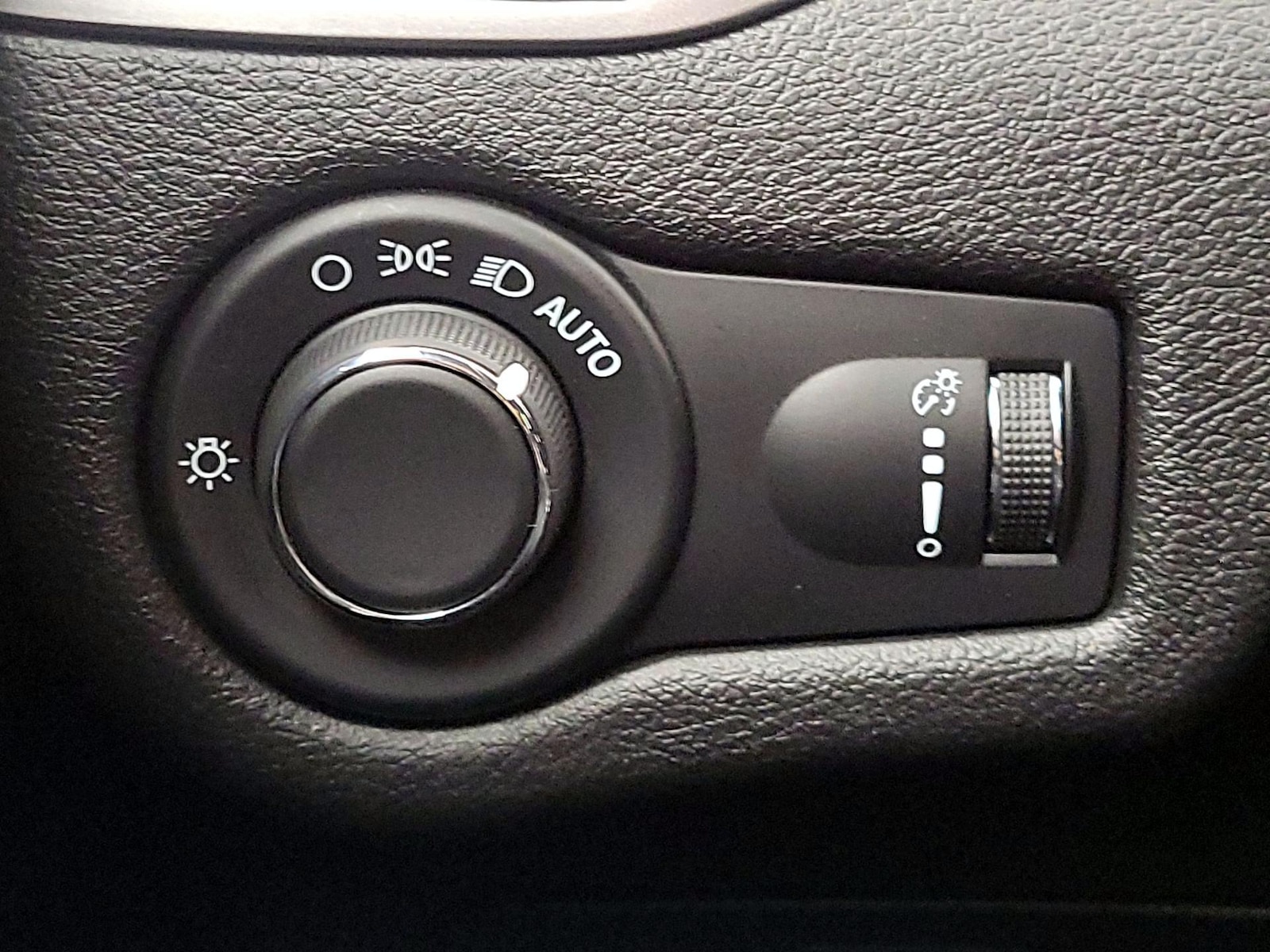 2021 Jeep Cherokee Latitude - Photo 14