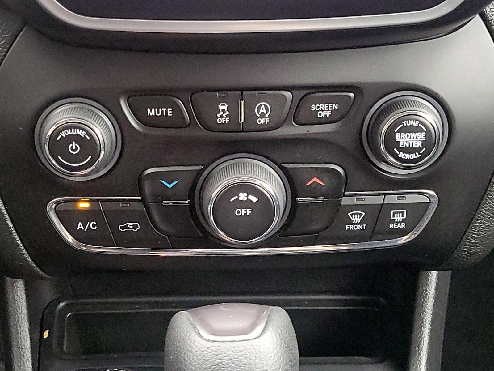 2021 Jeep Cherokee Latitude - Photo 17