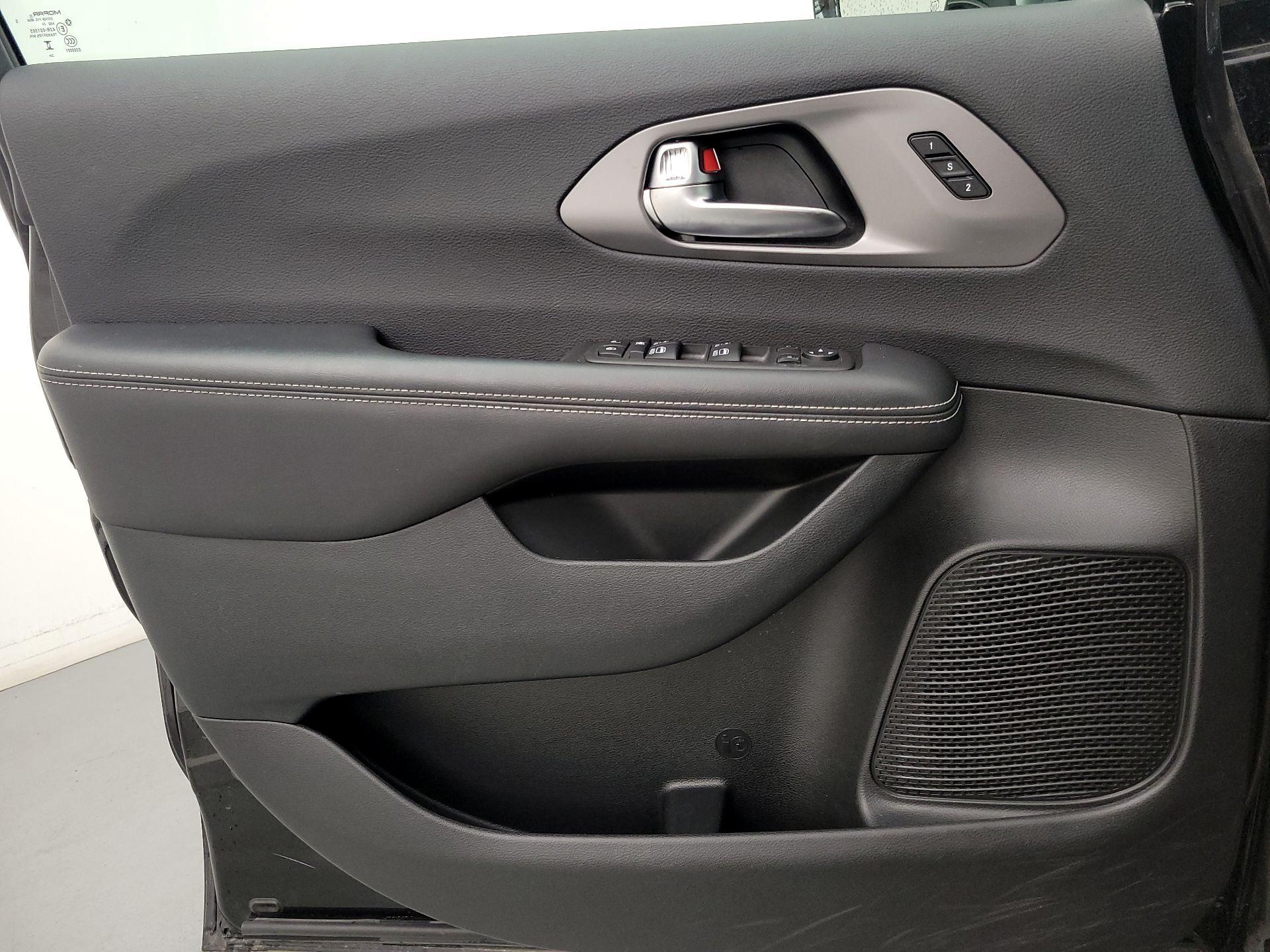 Thumbnail: 2025 Chrysler Pacifica - 12