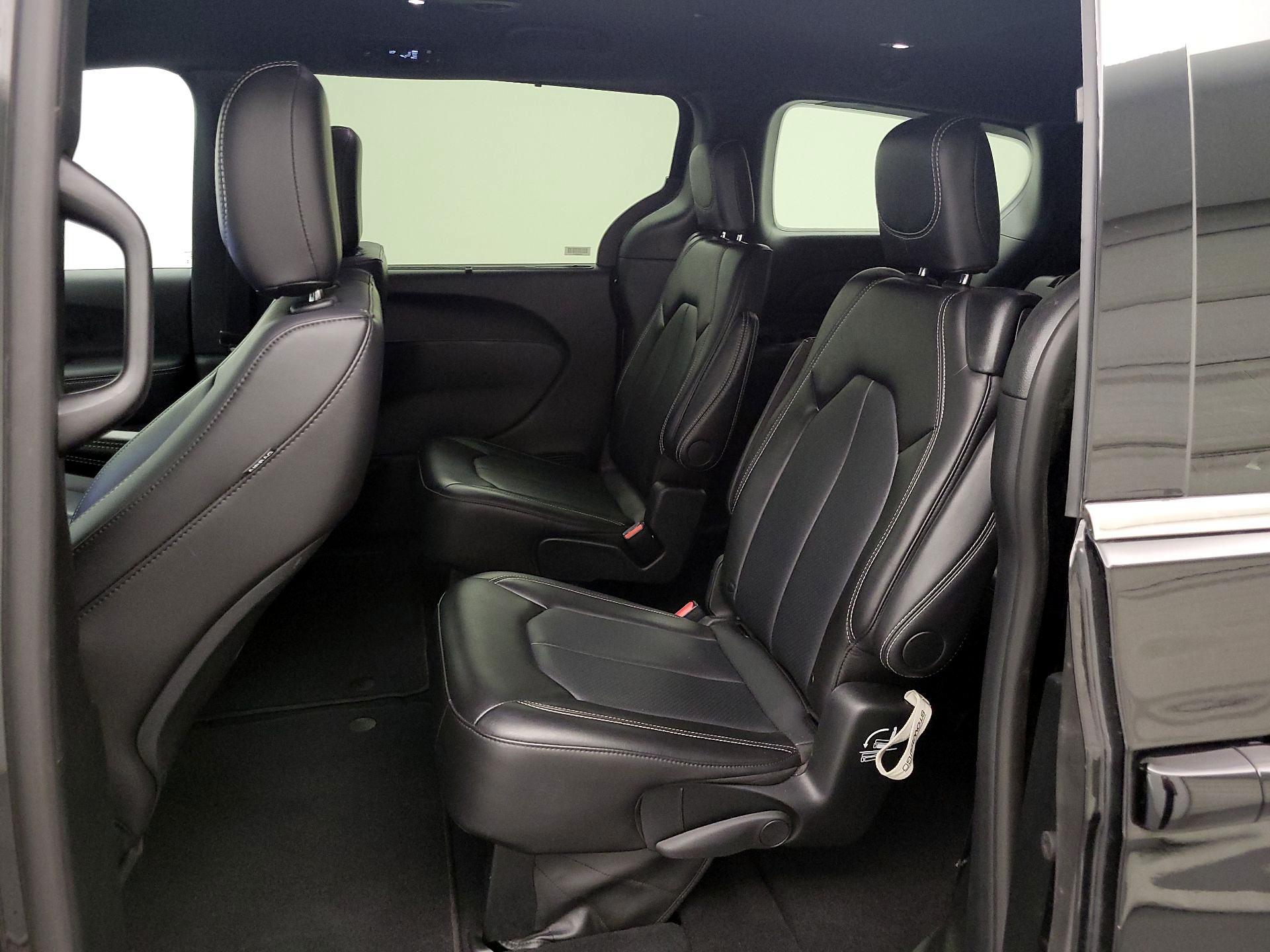Thumbnail: 2025 Chrysler Pacifica - 19