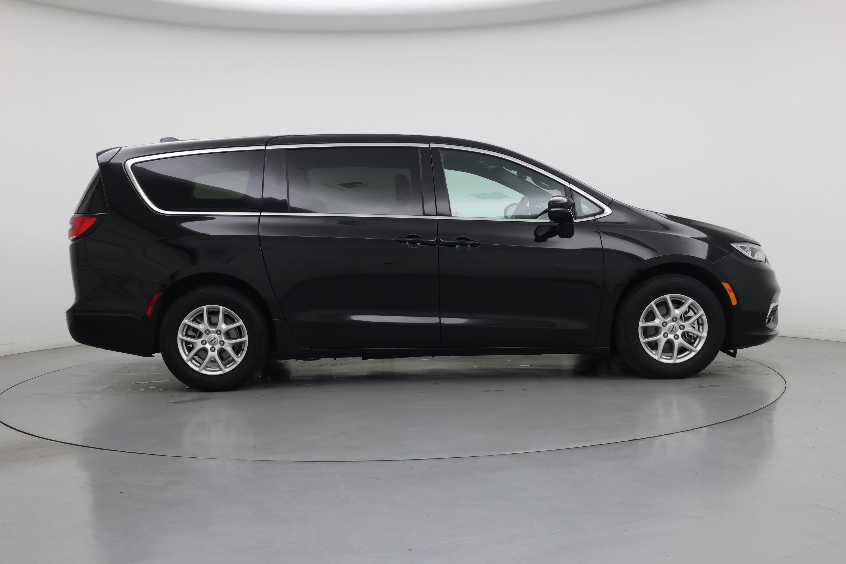 Thumbnail: 2025 Chrysler Pacifica - 7
