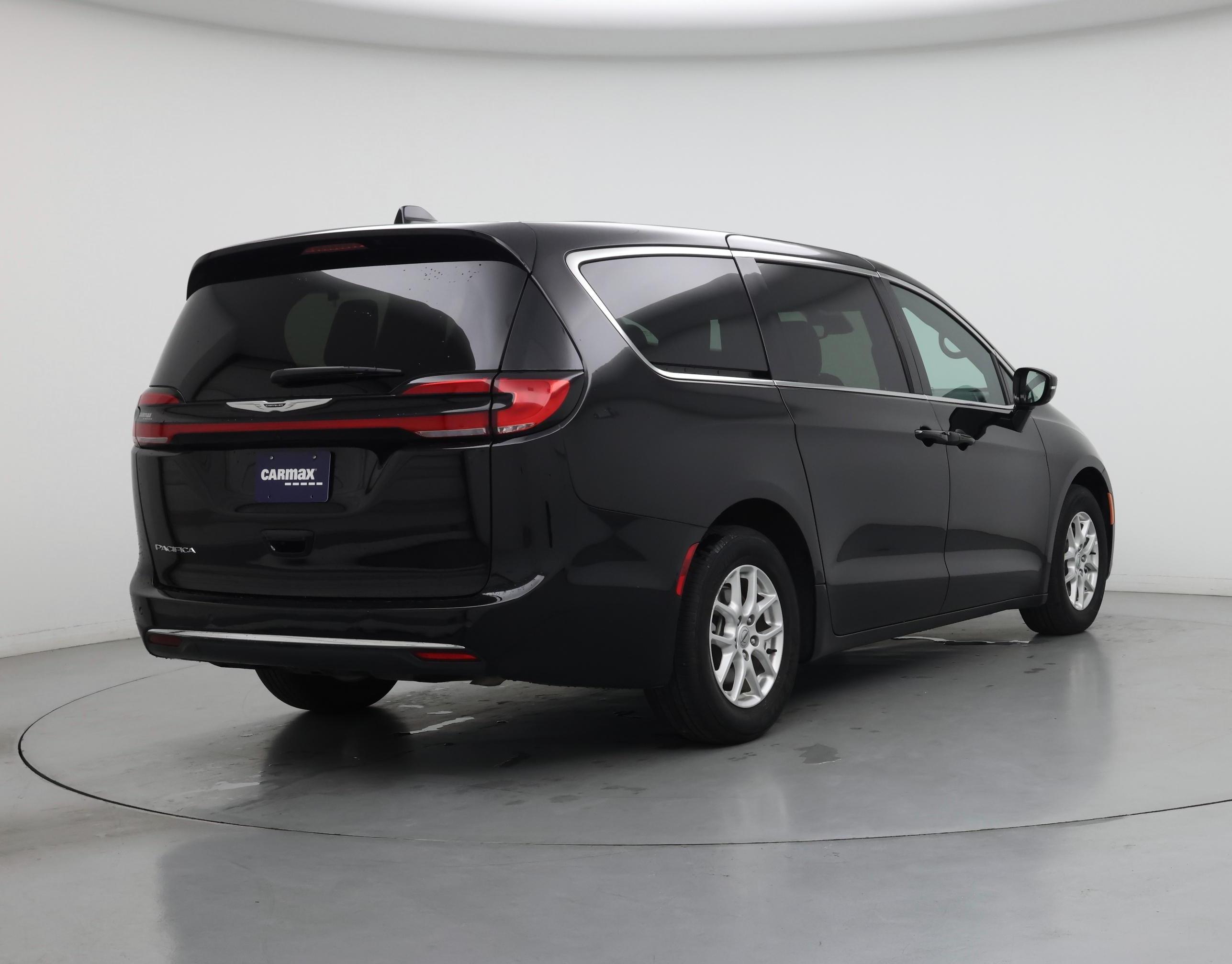 Thumbnail: 2025 Chrysler Pacifica - 8