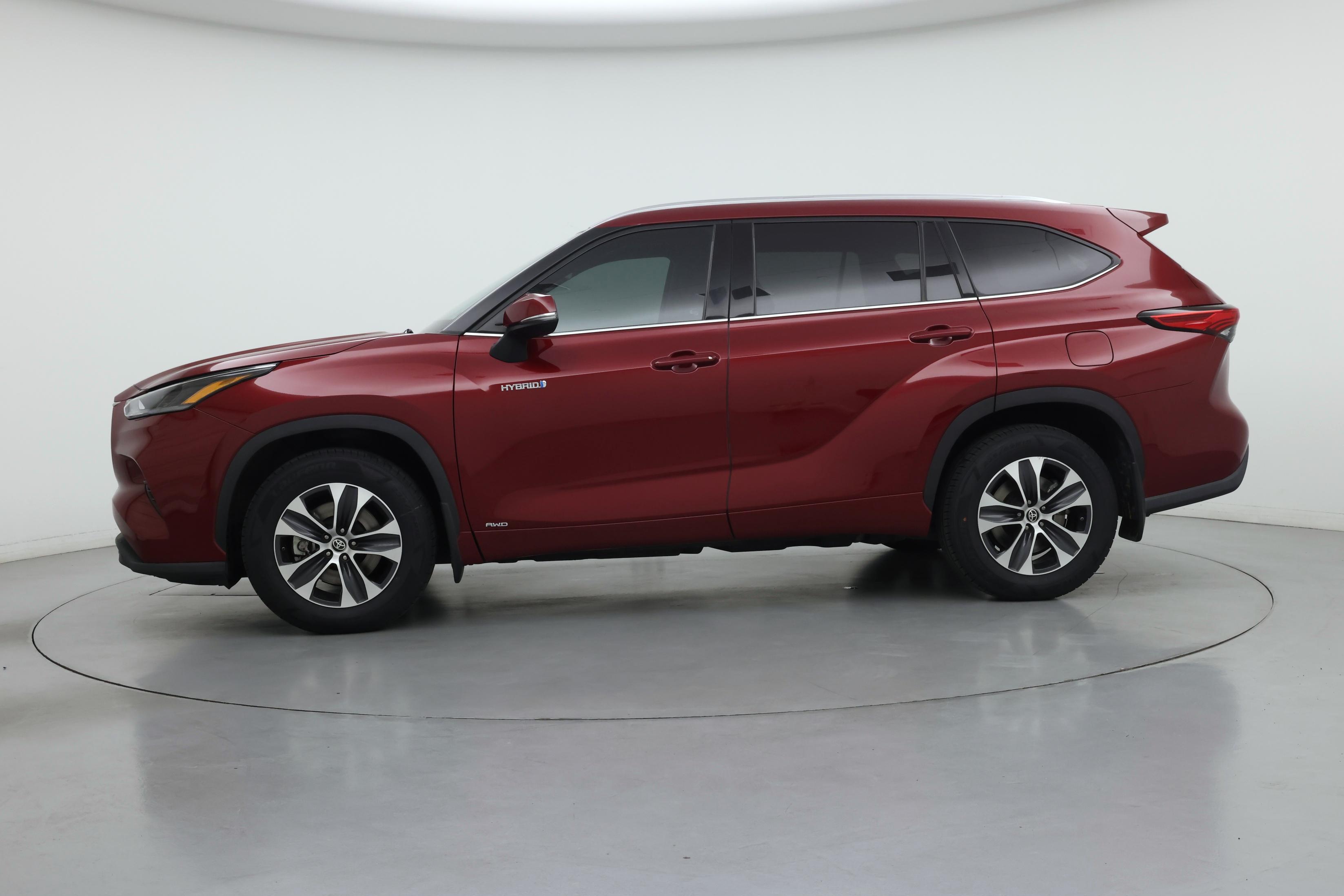 Thumbnail: 2021 Toyota Highlander - 3