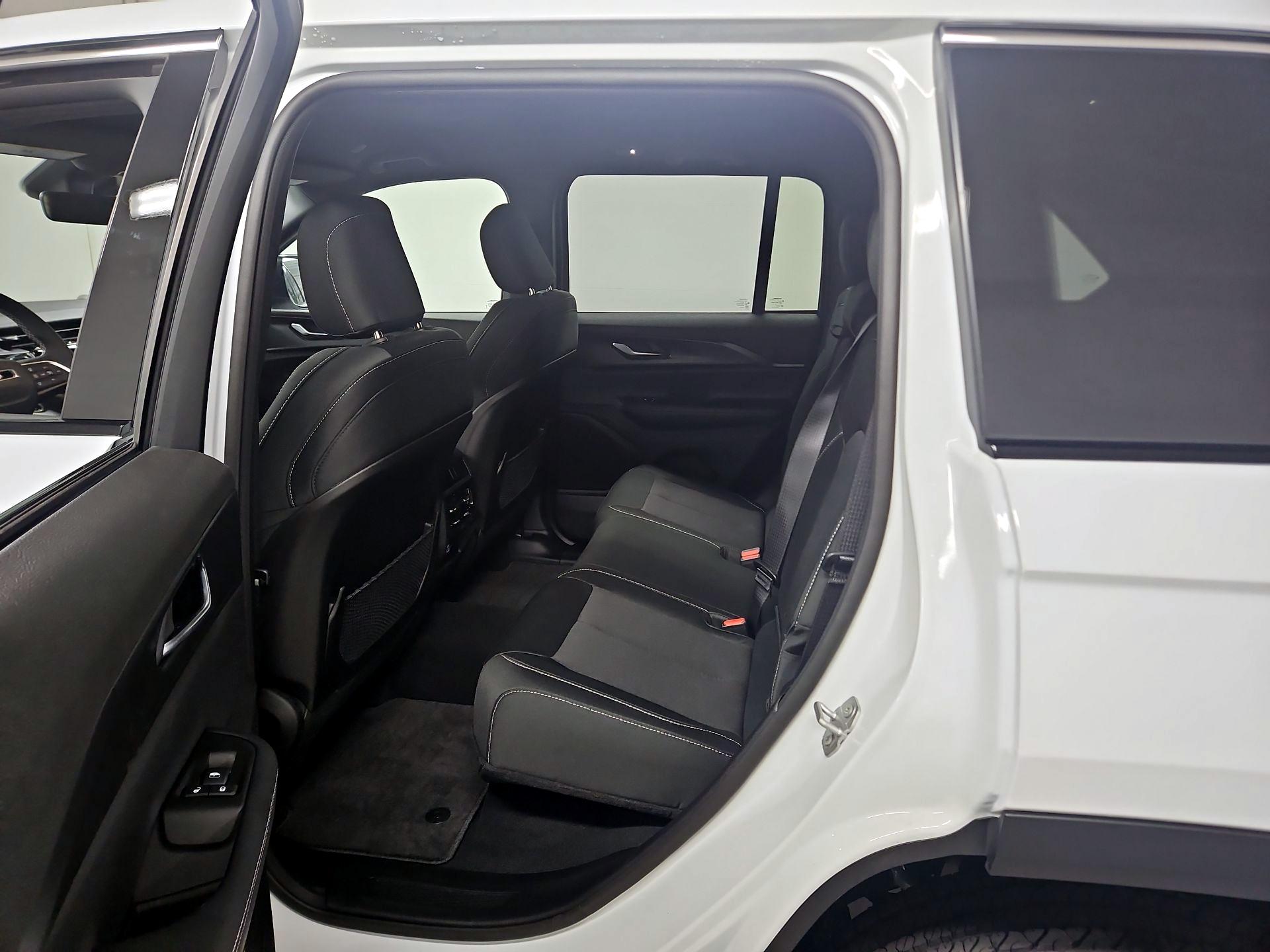 Thumbnail: 2025 Jeep Grand Cherokee - 19