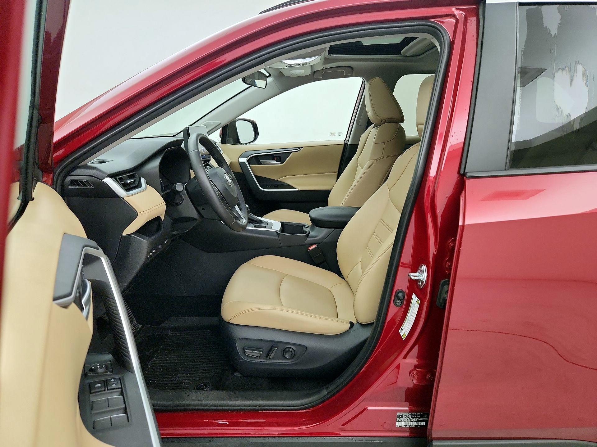 Thumbnail: 2025 Toyota RAV4 - 11