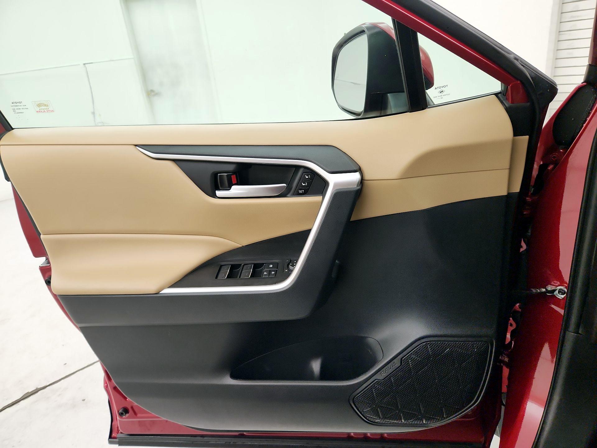 Thumbnail: 2025 Toyota RAV4 - 12